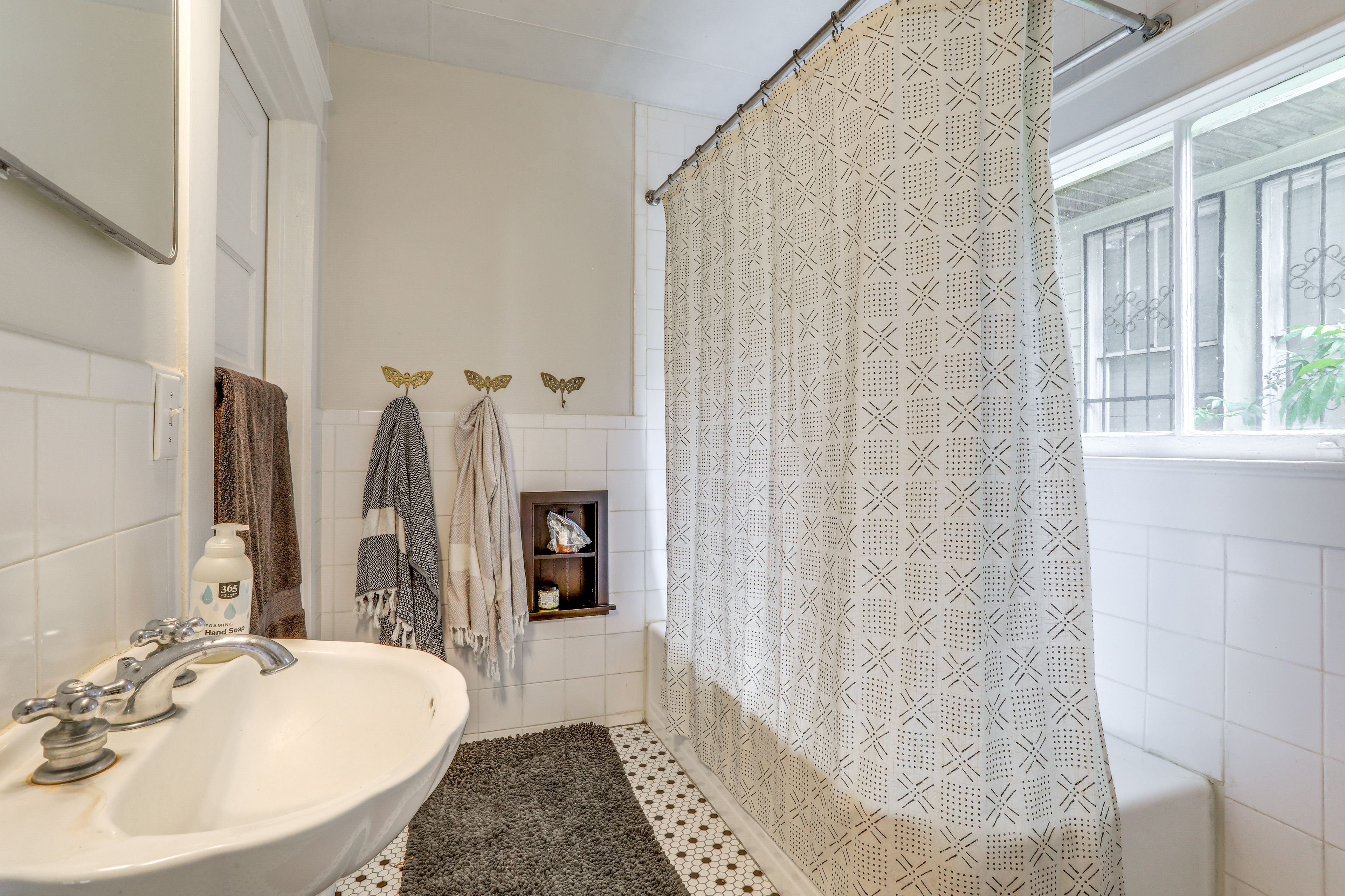 Full Bathroom | 1st Floor