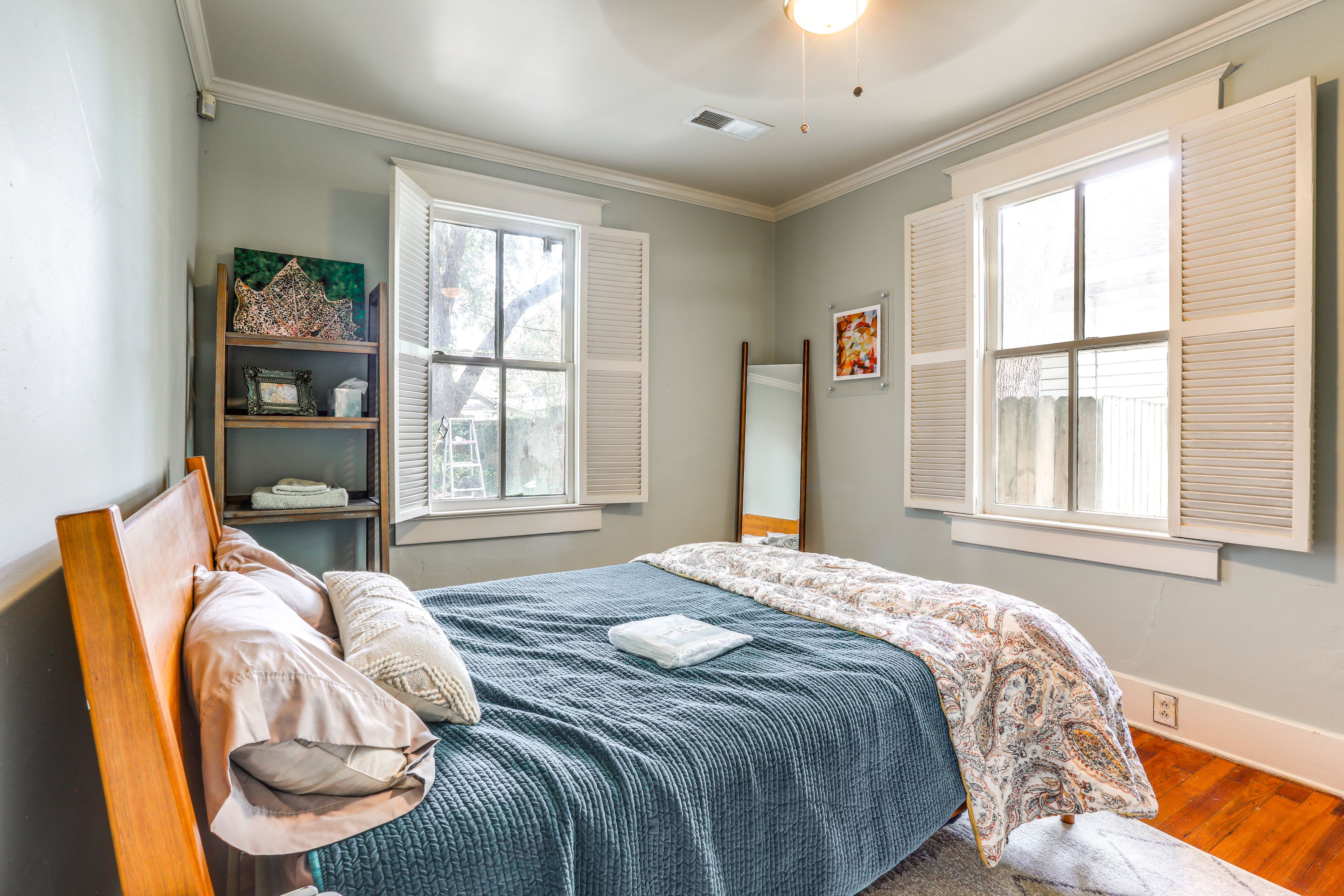 Bedroom 1 | Queen Bed | 1st Floor
