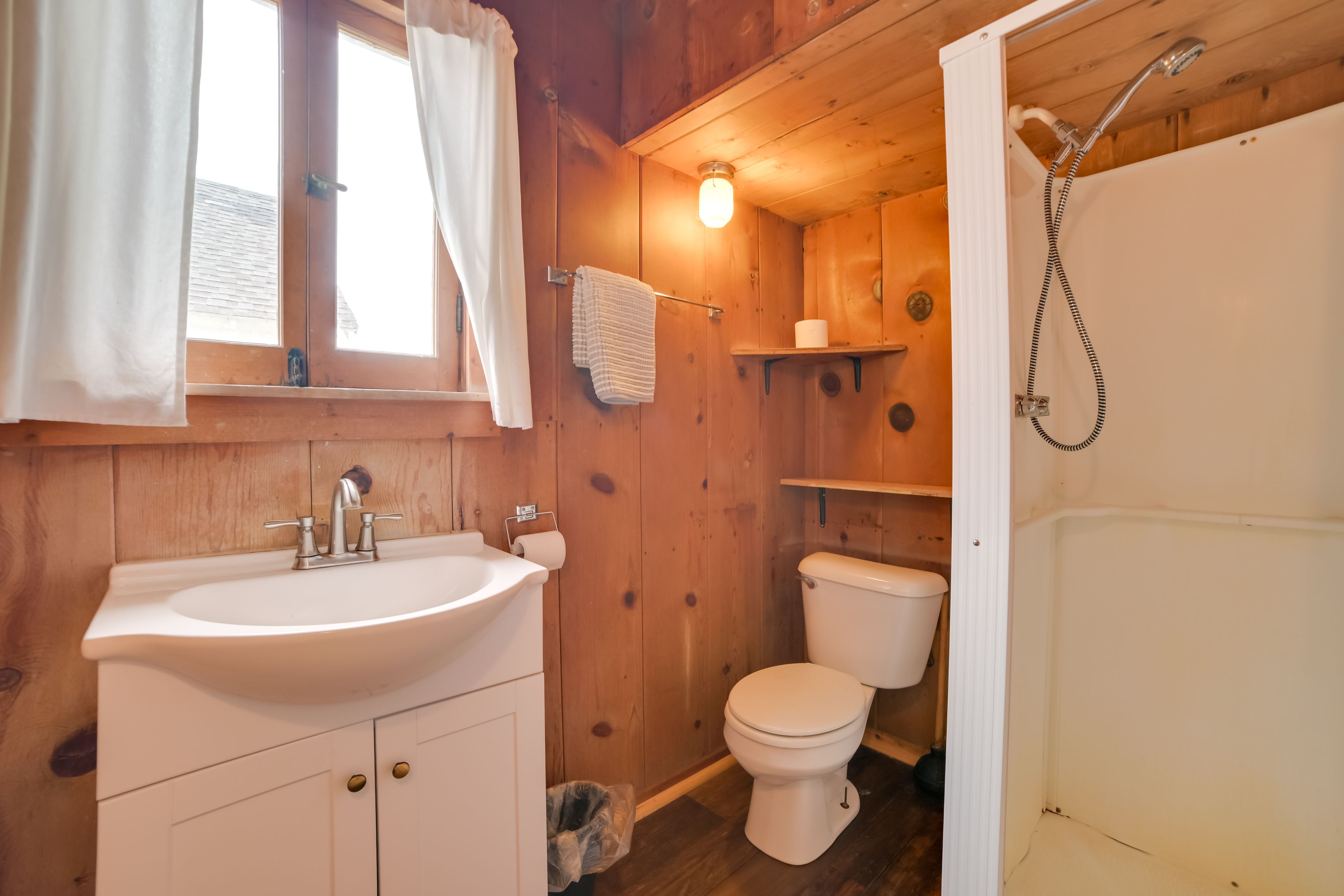 Full Bathroom