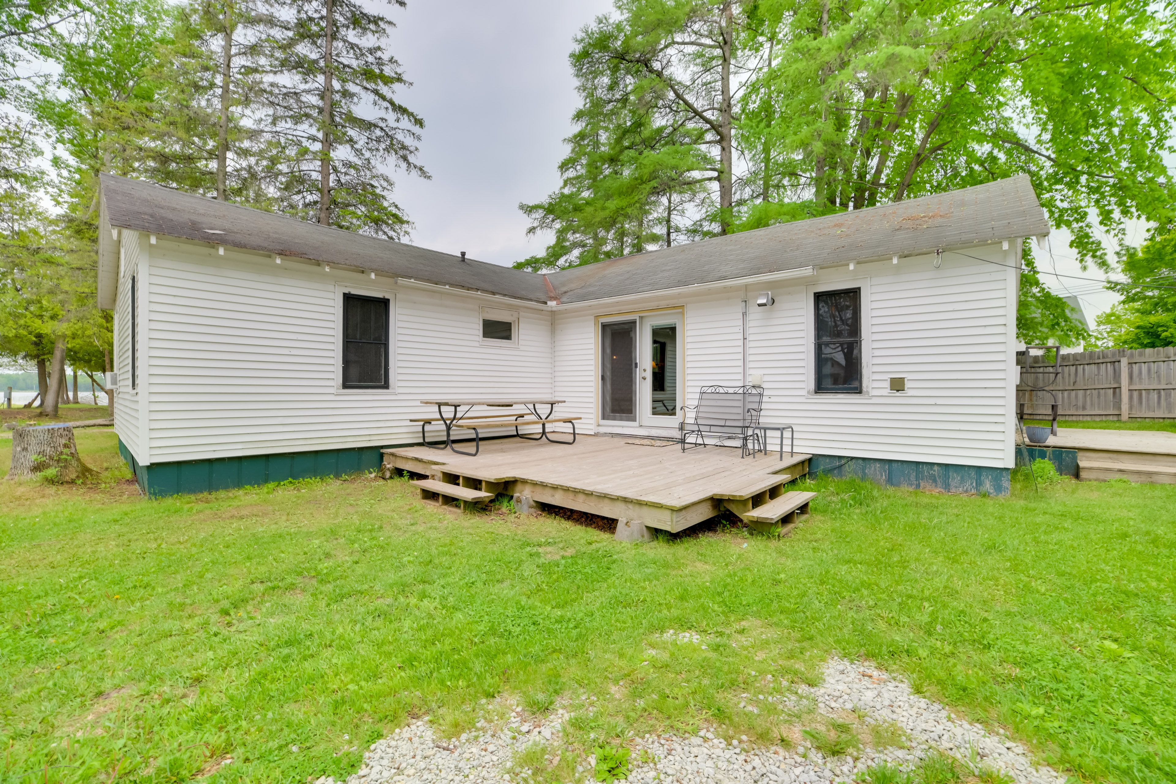 Cabin Exterior | Deck