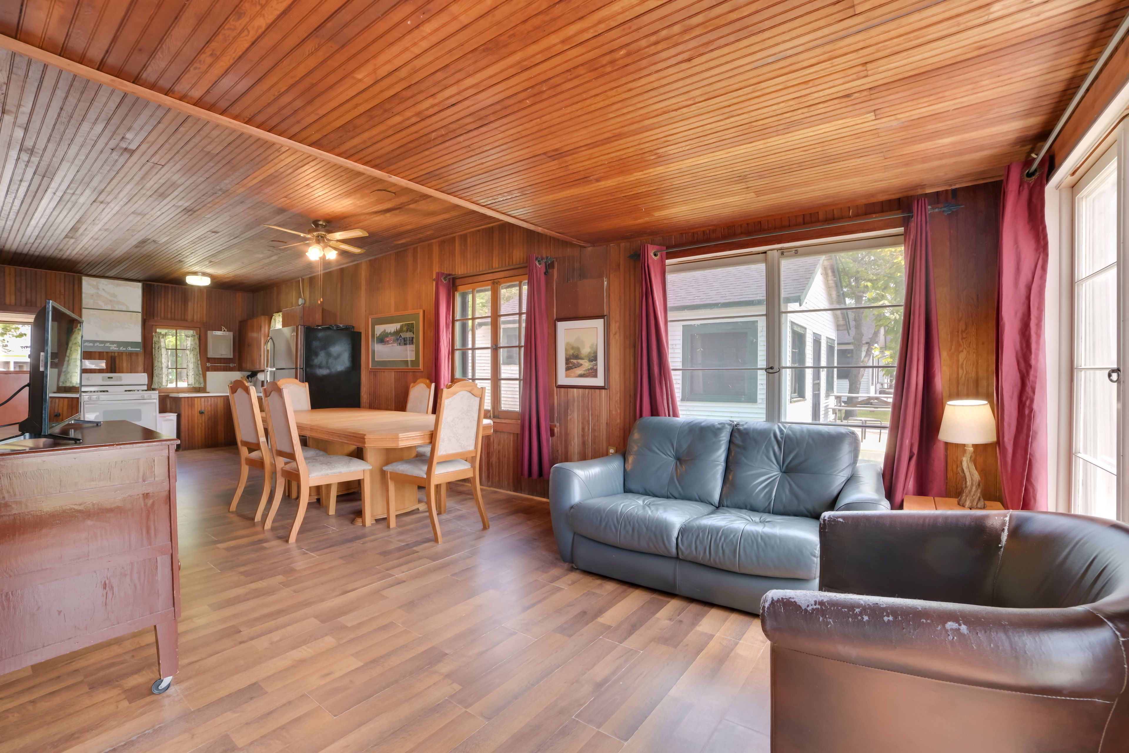 Living Room | Smart TV | Free WiFi | Central Heating