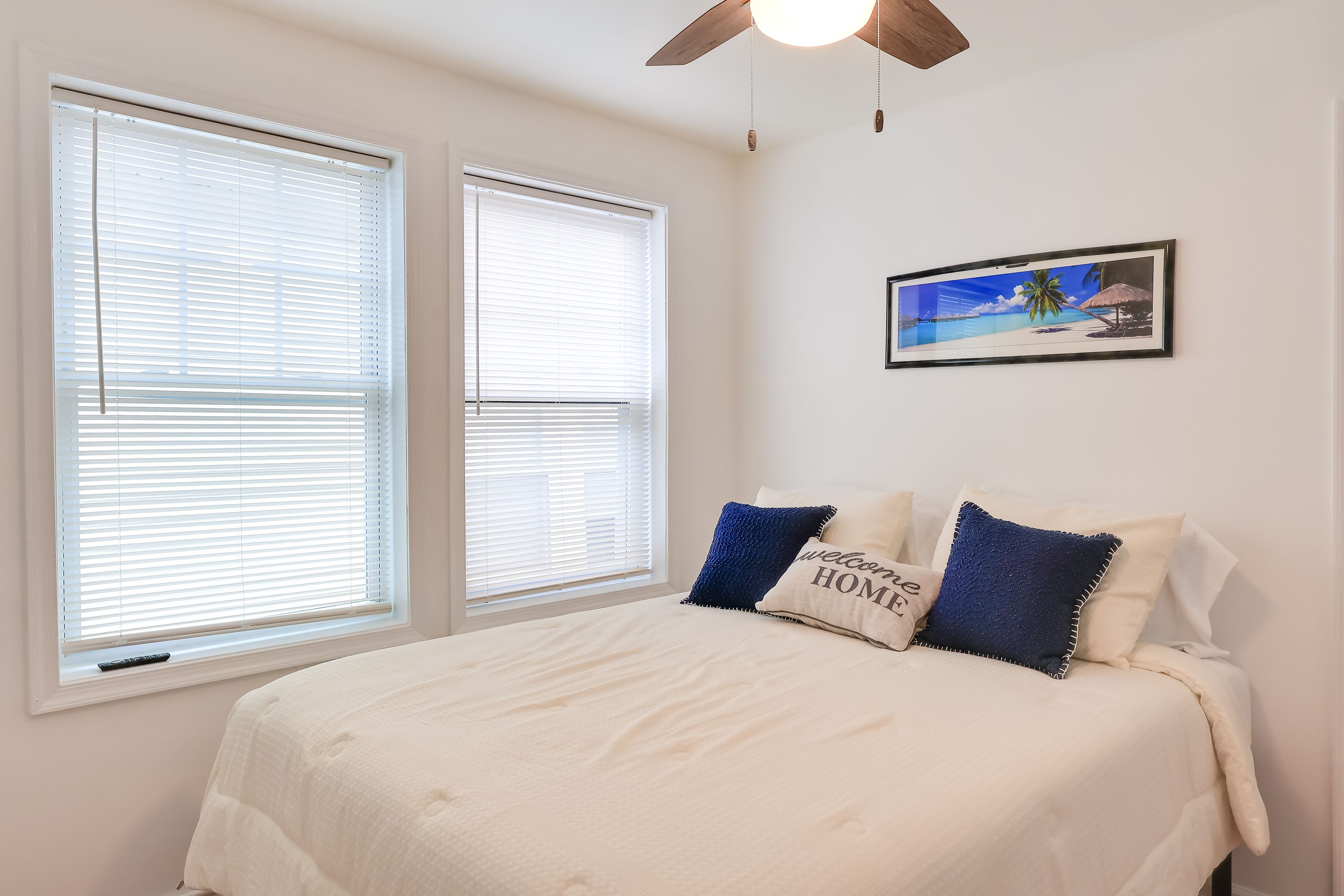 Bedroom | Queen Bed | Smart TV