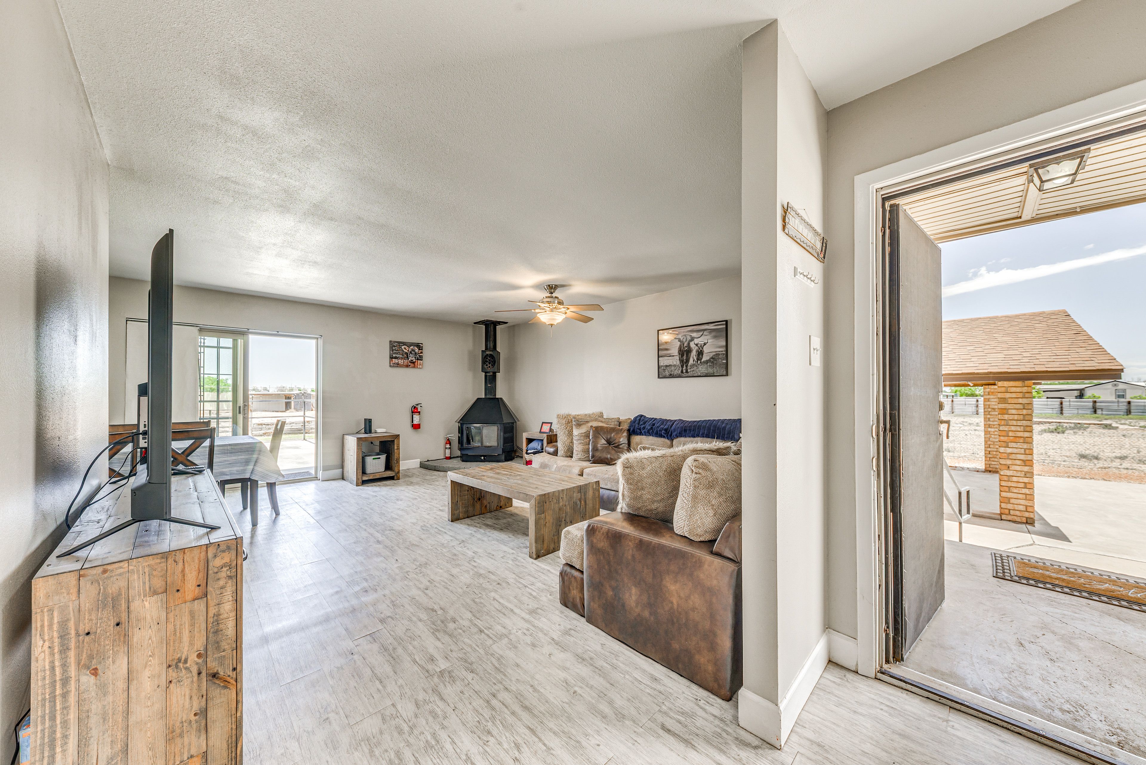 Living Room | 1st Floor | Smart TV | Wood-Burning Fireplace