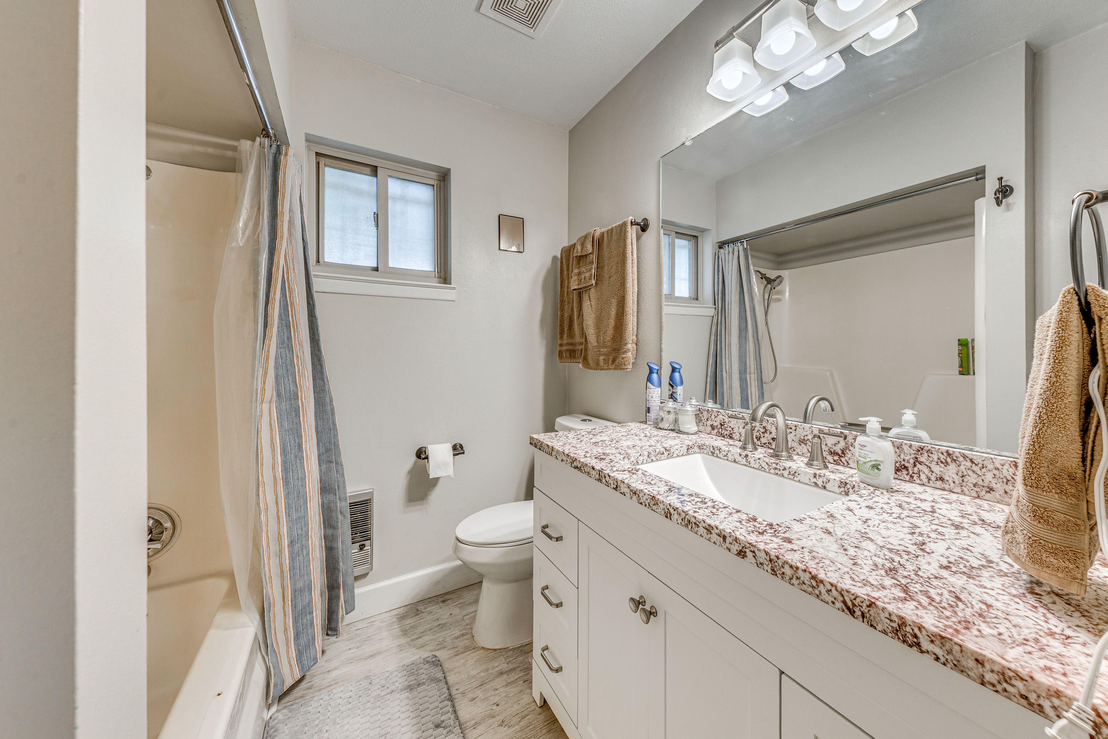 Full Bathroom | 1st Floor | Complimentary Toiletries