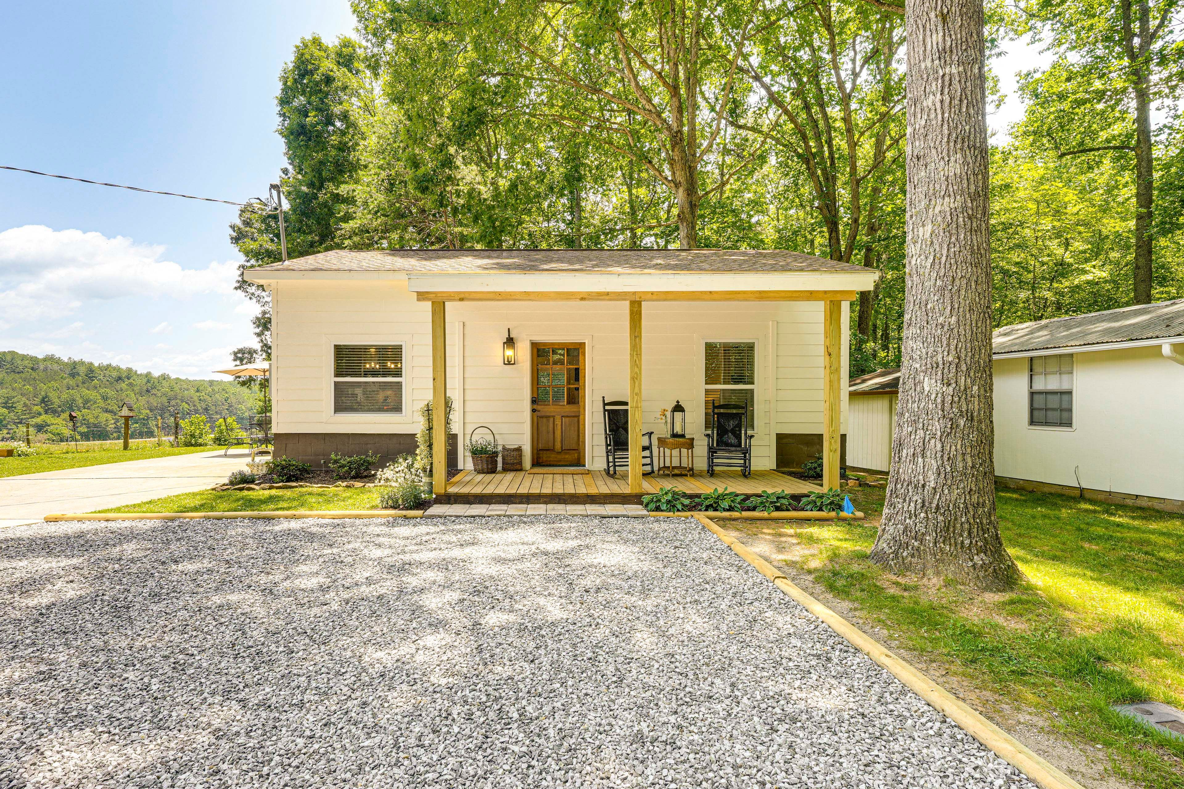 Blairsville Vacation Rental | 1BR | 1BA | 720 Sq Ft | 1 Step to Enter