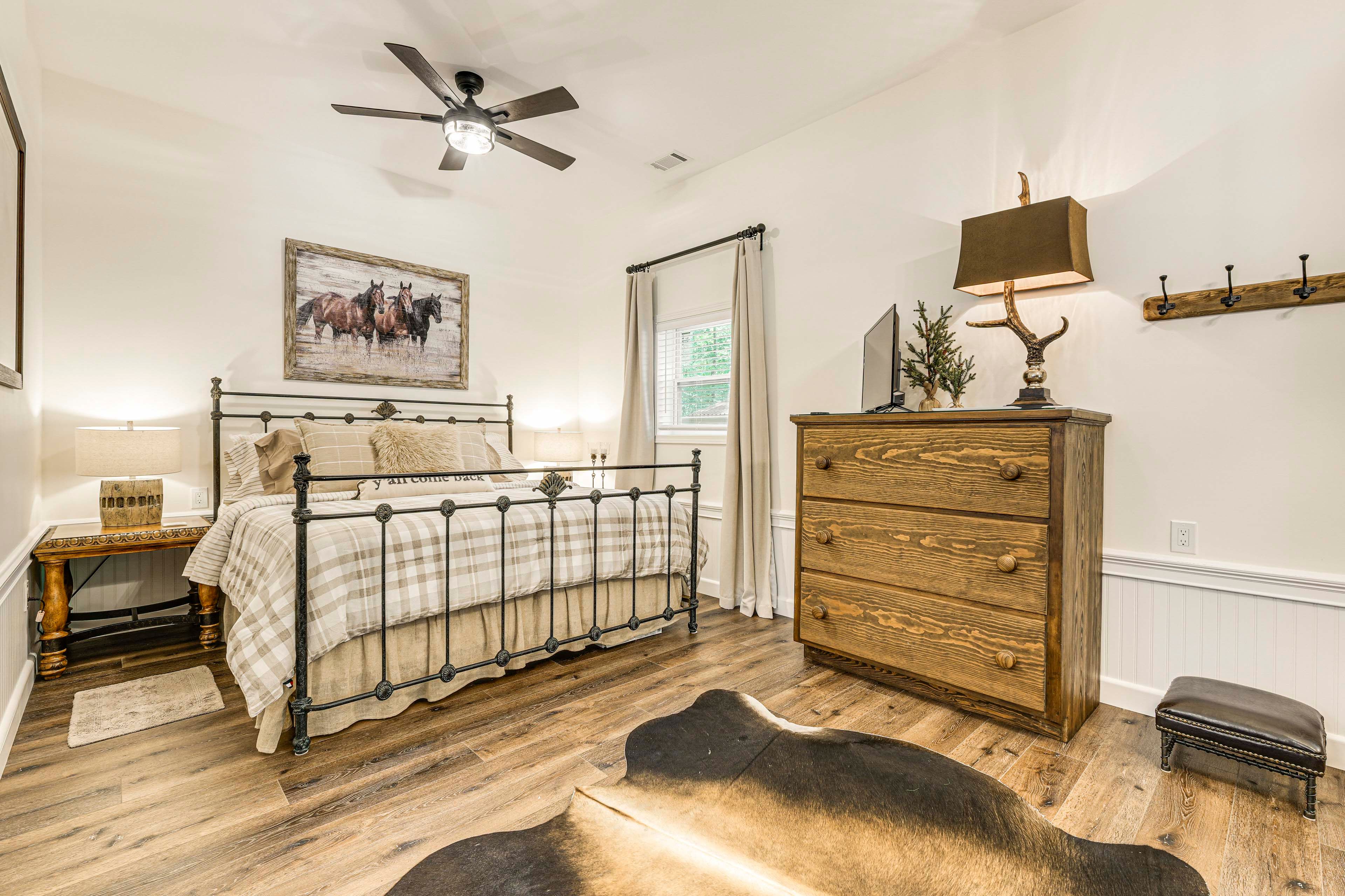 Bedroom | King Bed