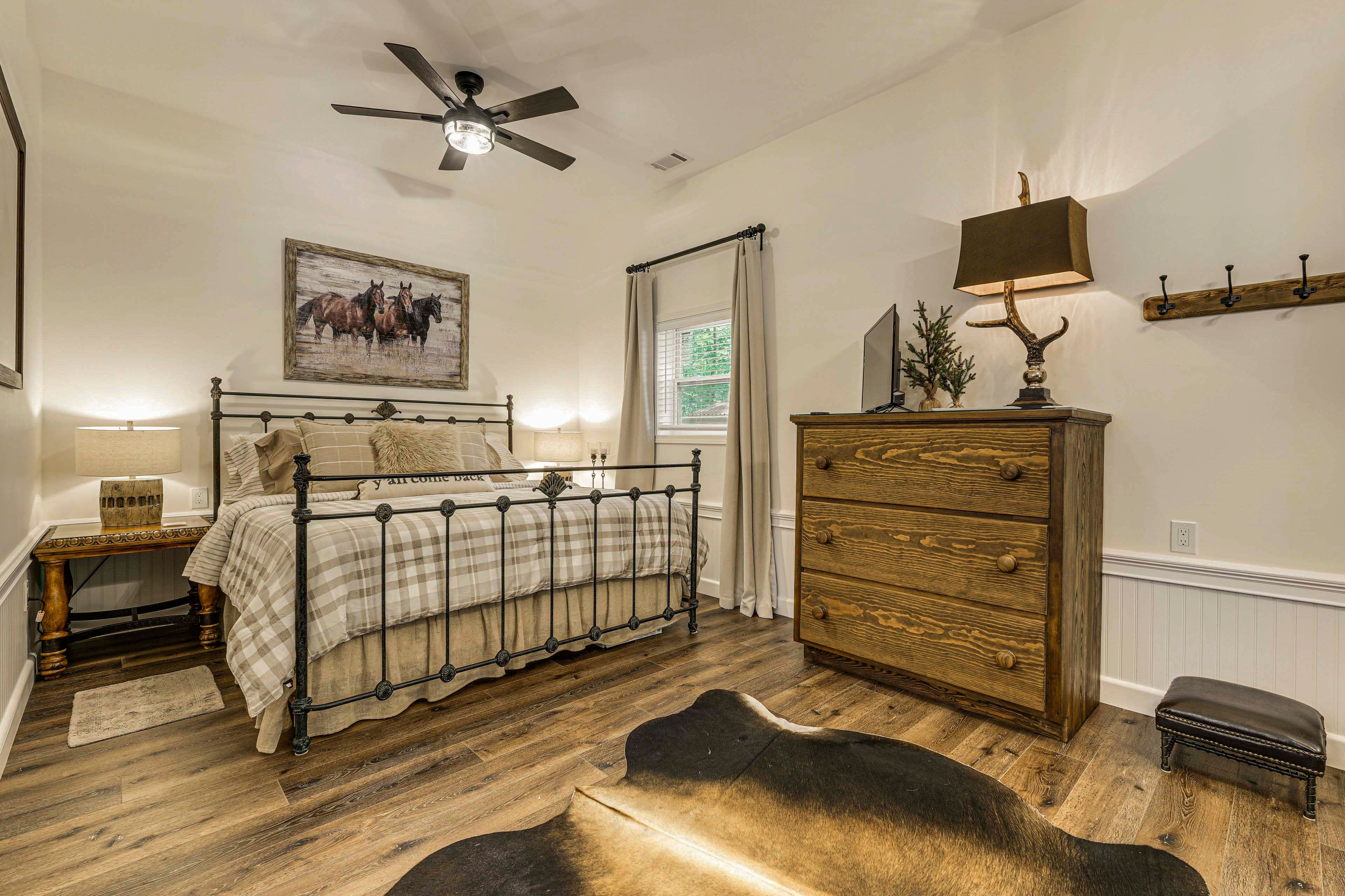 Bedroom | King Bed