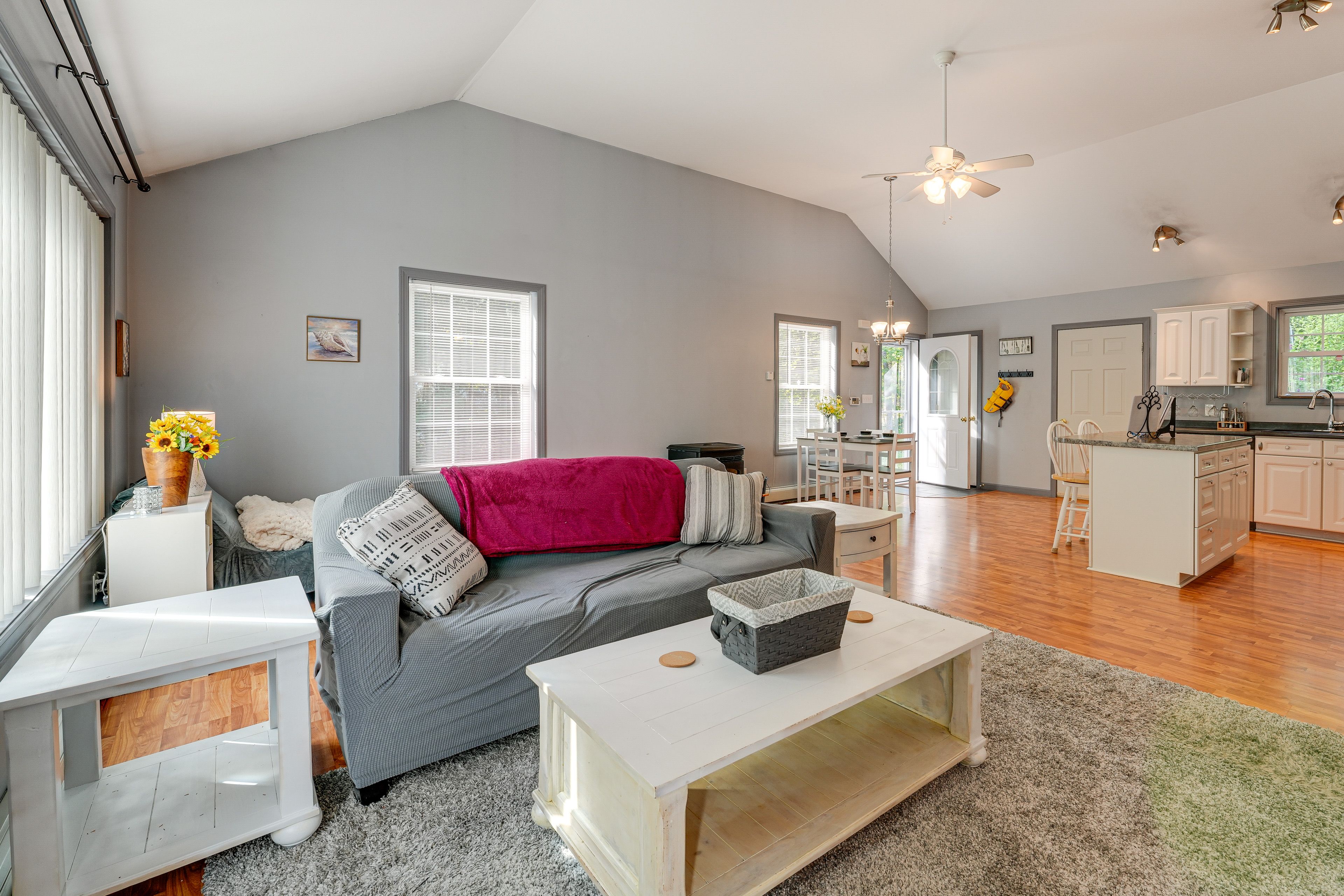 Living Room | Central Heating | Free WiFi