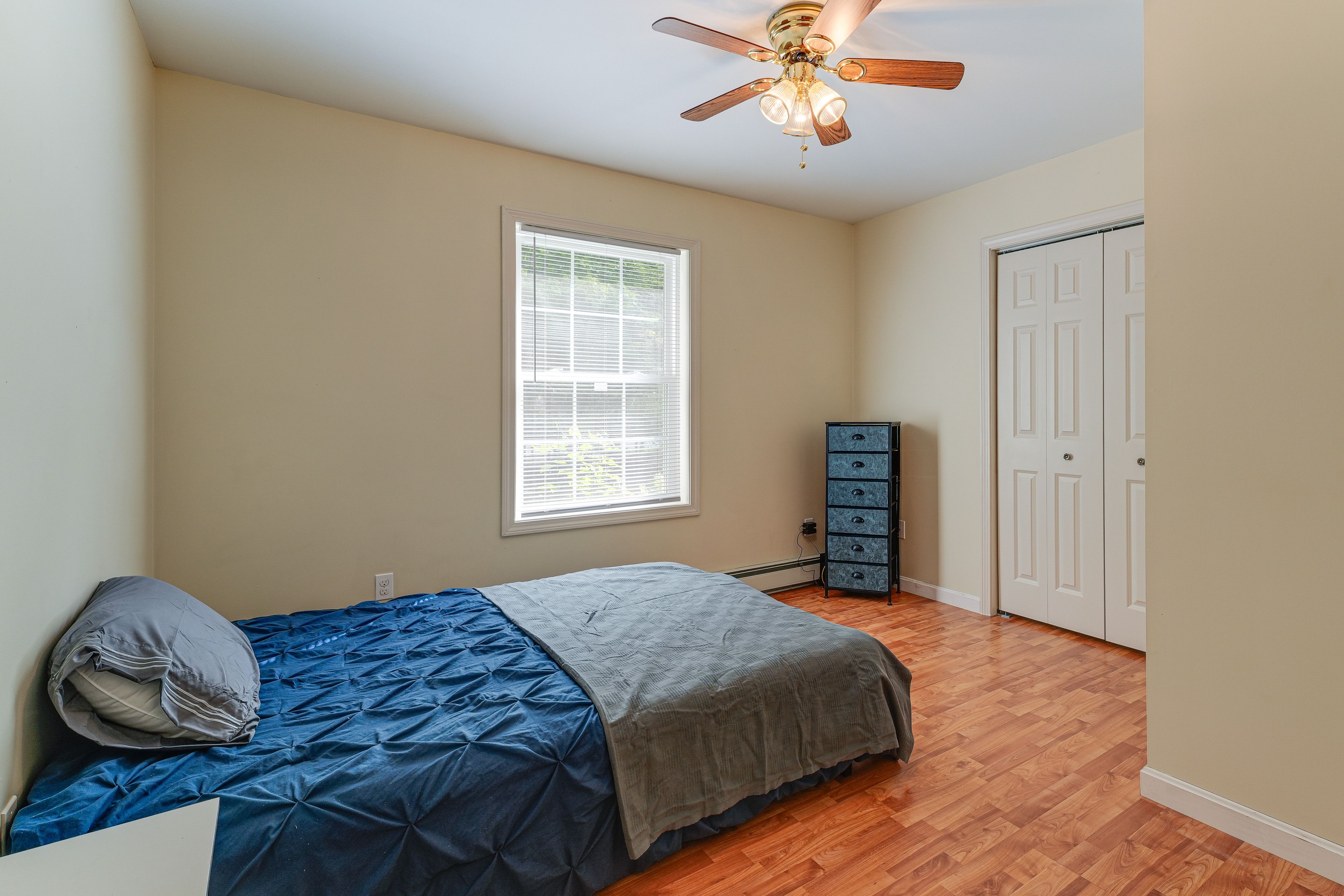 Bedroom 3 | Queen Bed