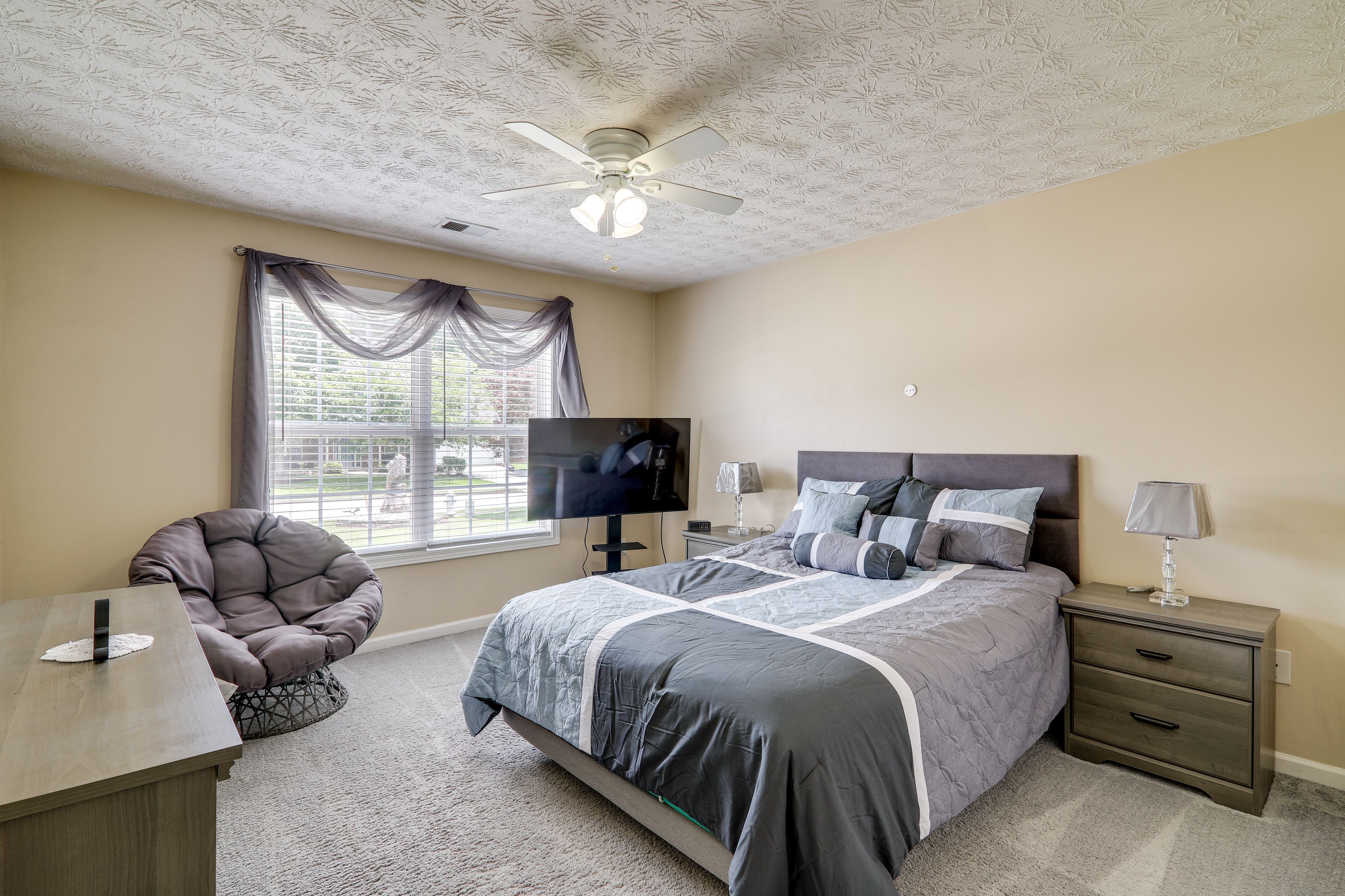 Bedroom 2 | Queen Bed