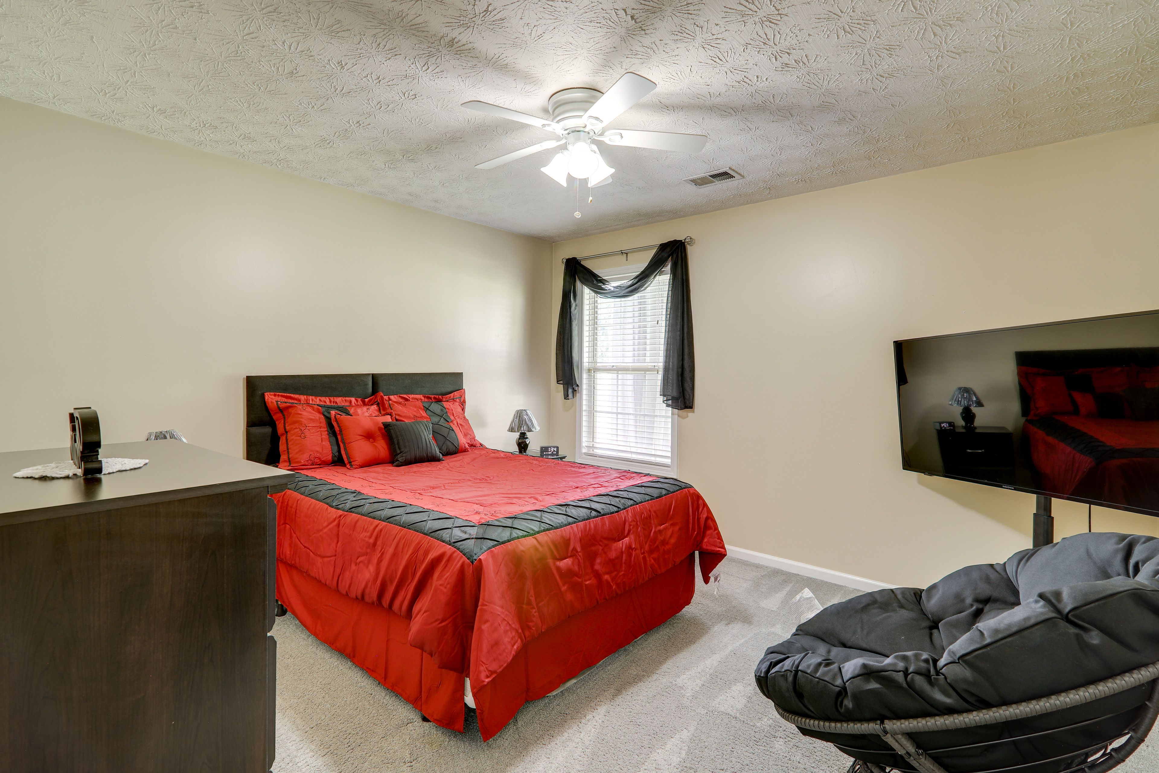 Bedroom 3 | Queen Bed