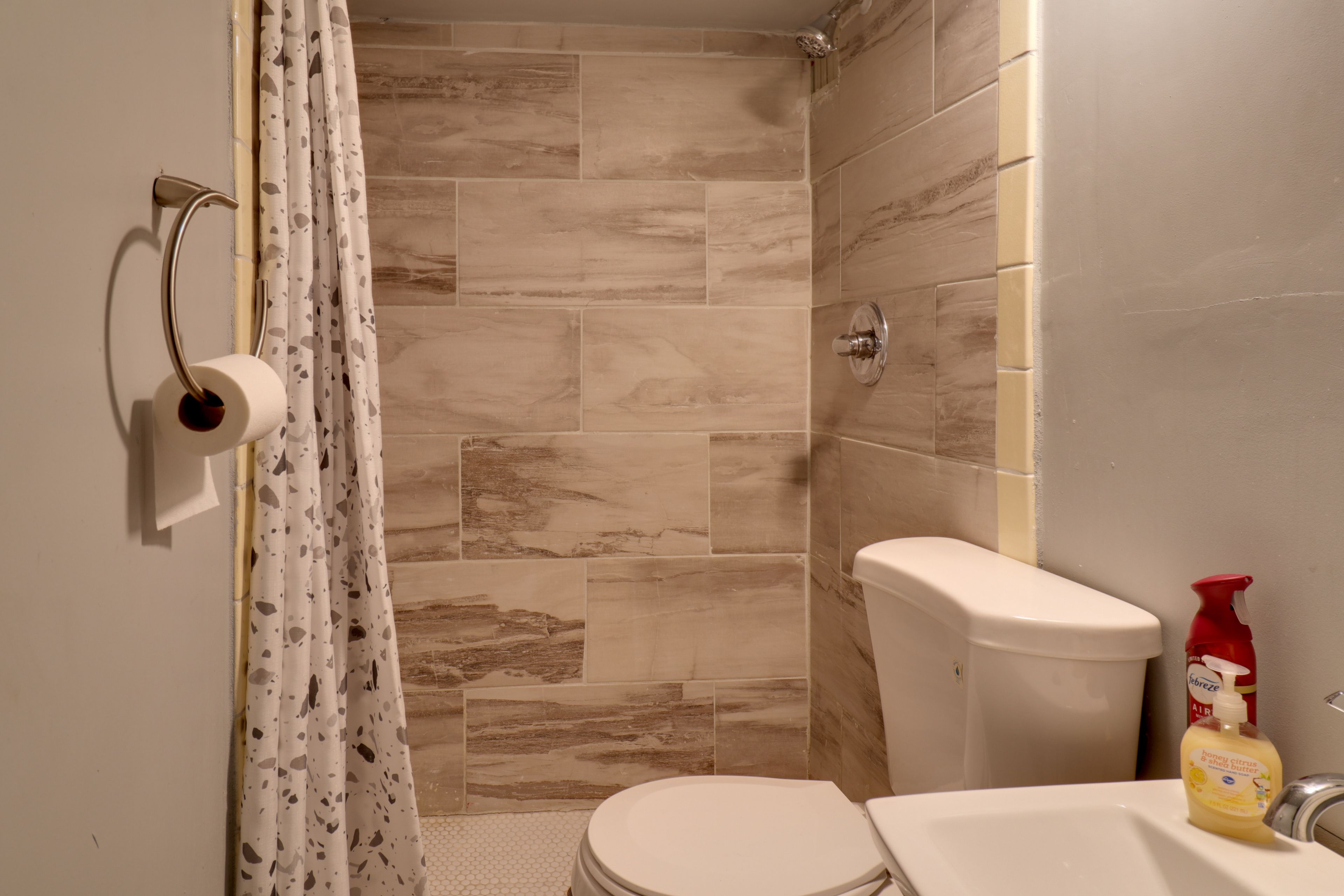 Full Bathroom | 2nd Floor