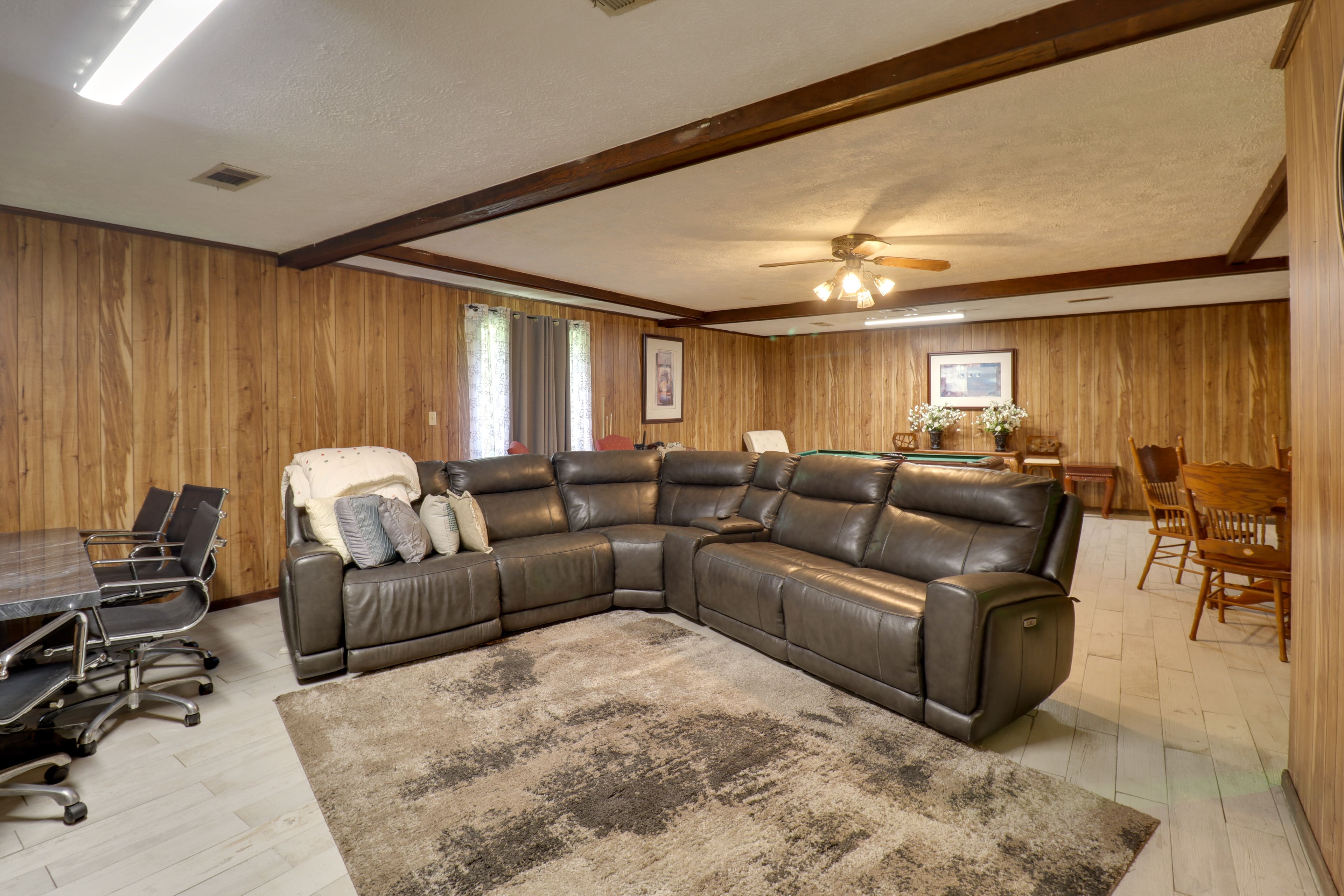 Living Room | 1st Floor | Free WiFi | Smart TV | Central A/C & Heating