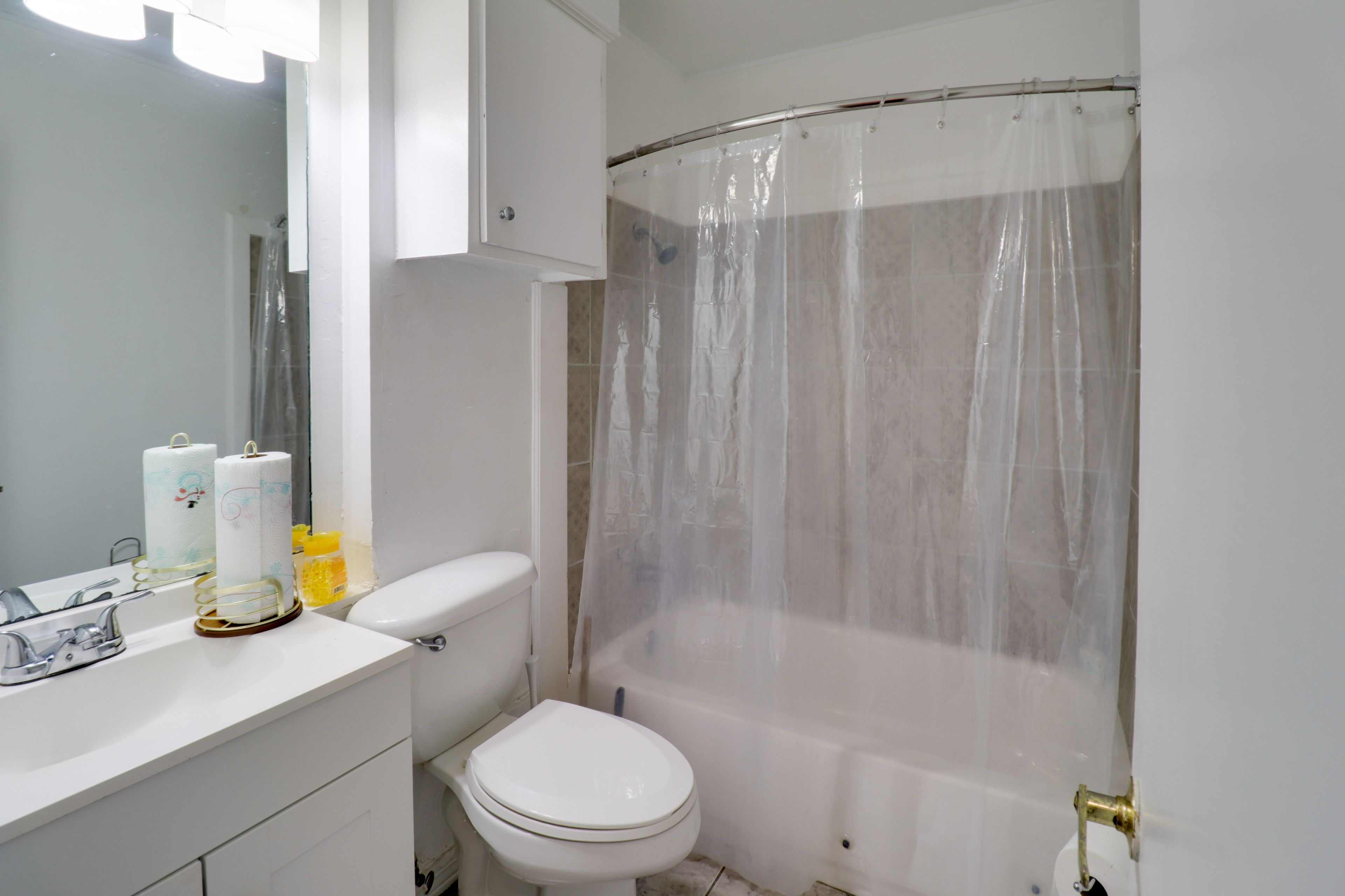 Full Bathroom | 1st Floor