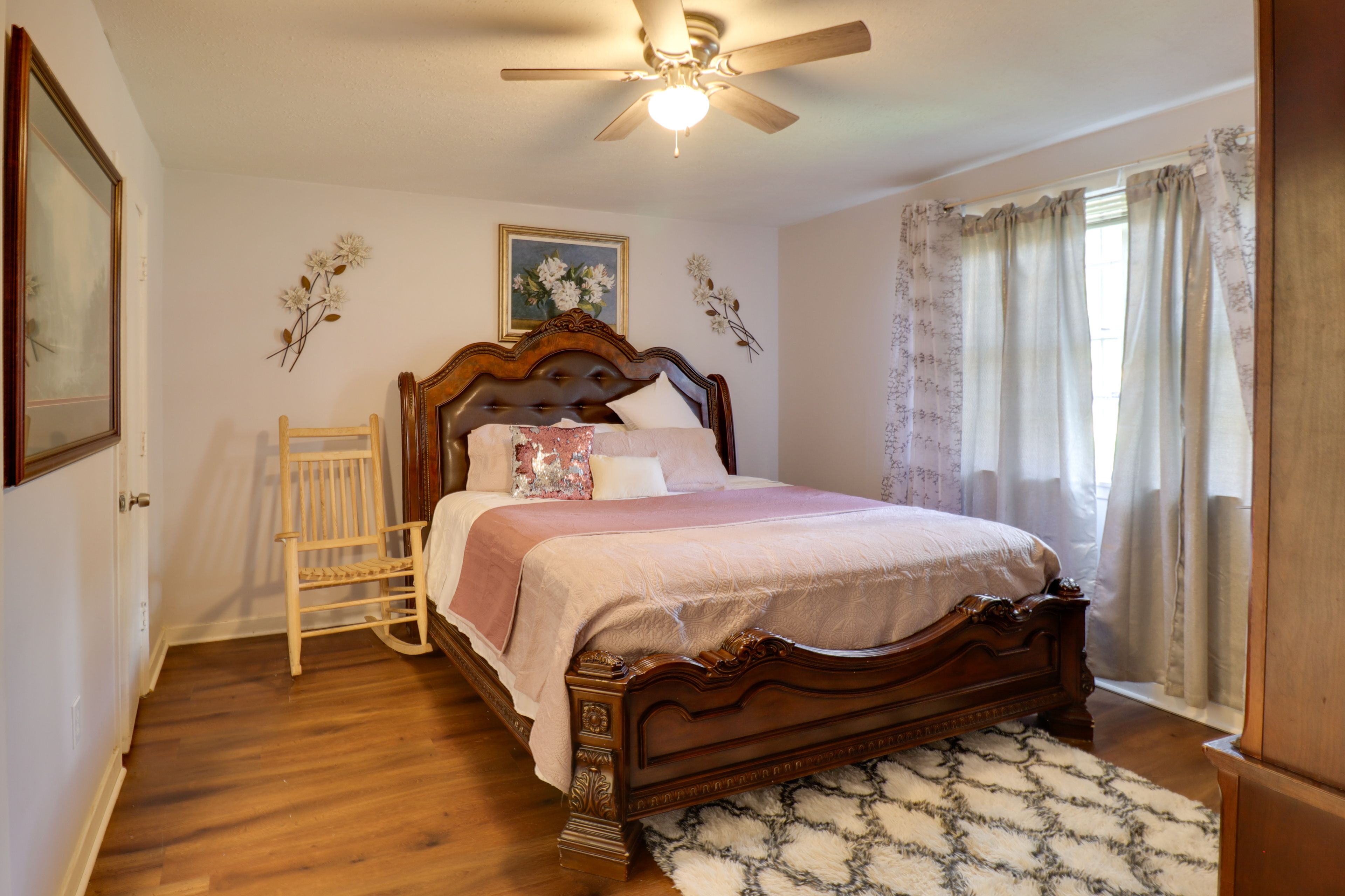 Bedroom 1 | King Bed | 1st Floor