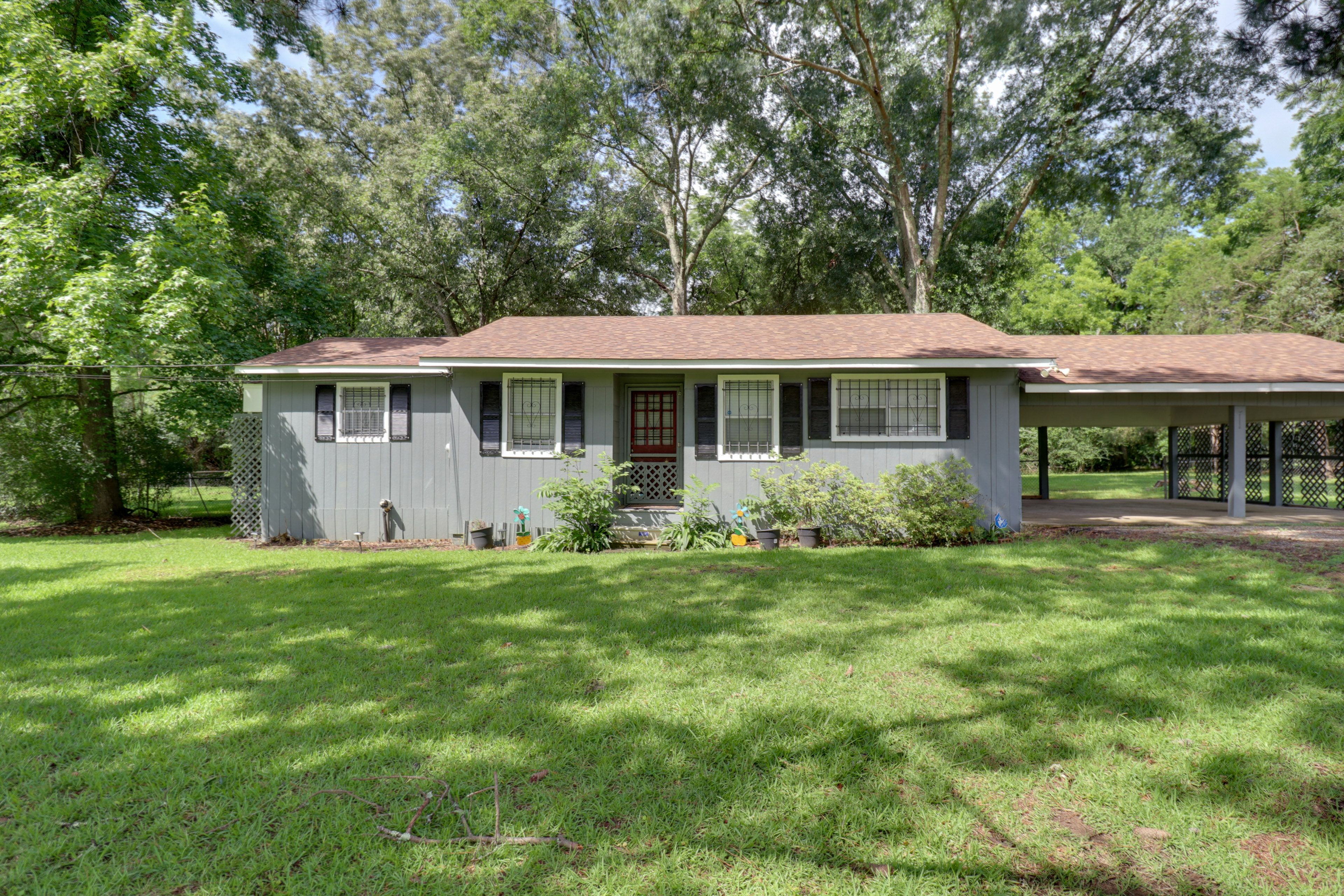 Terry Vacation Rental | 2BR | 2BA | 1,500 Sq Ft | 1 Step to Enter