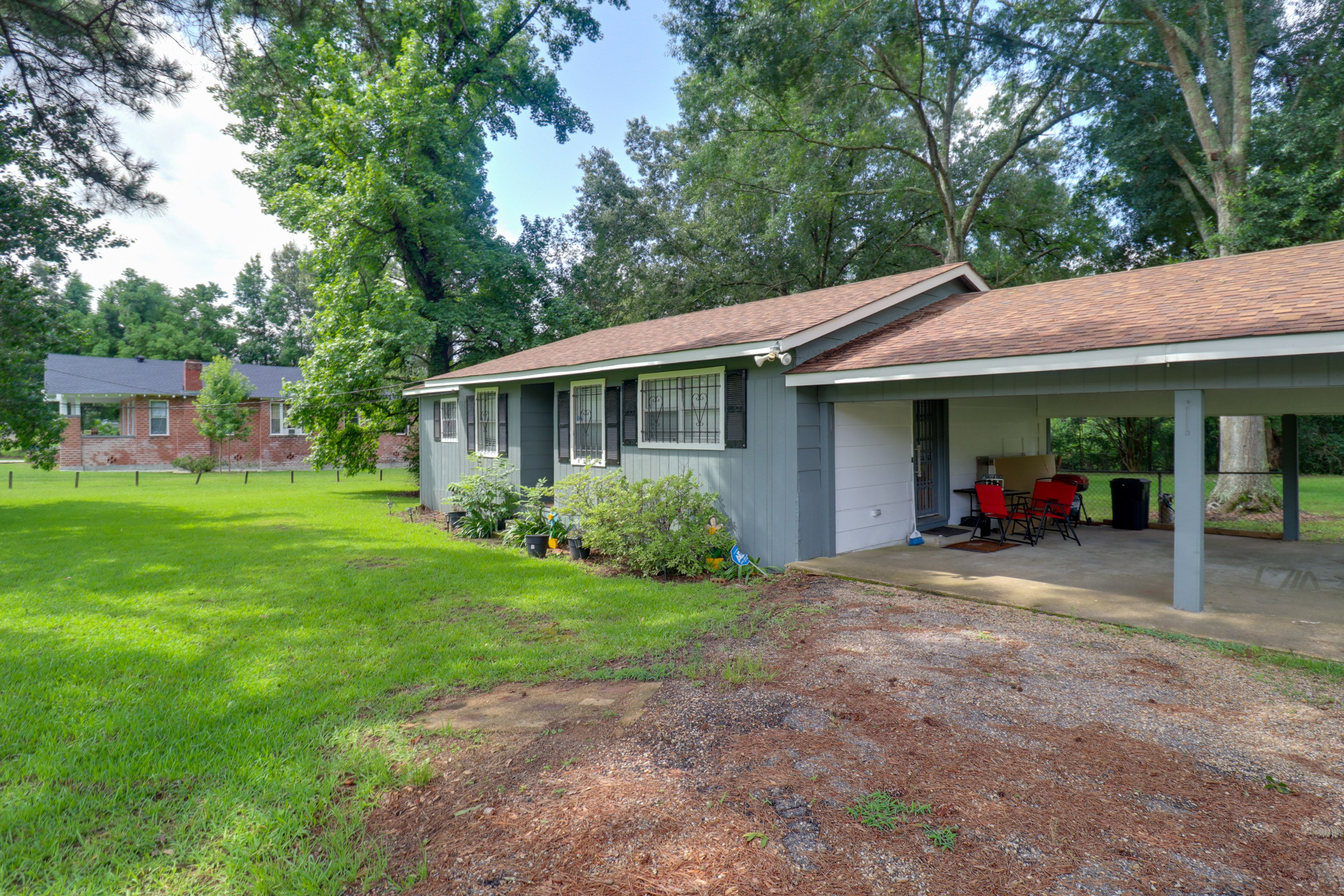 Property Exterior | Carport (2 Vehicles) | Driveway (2 Vehicles)