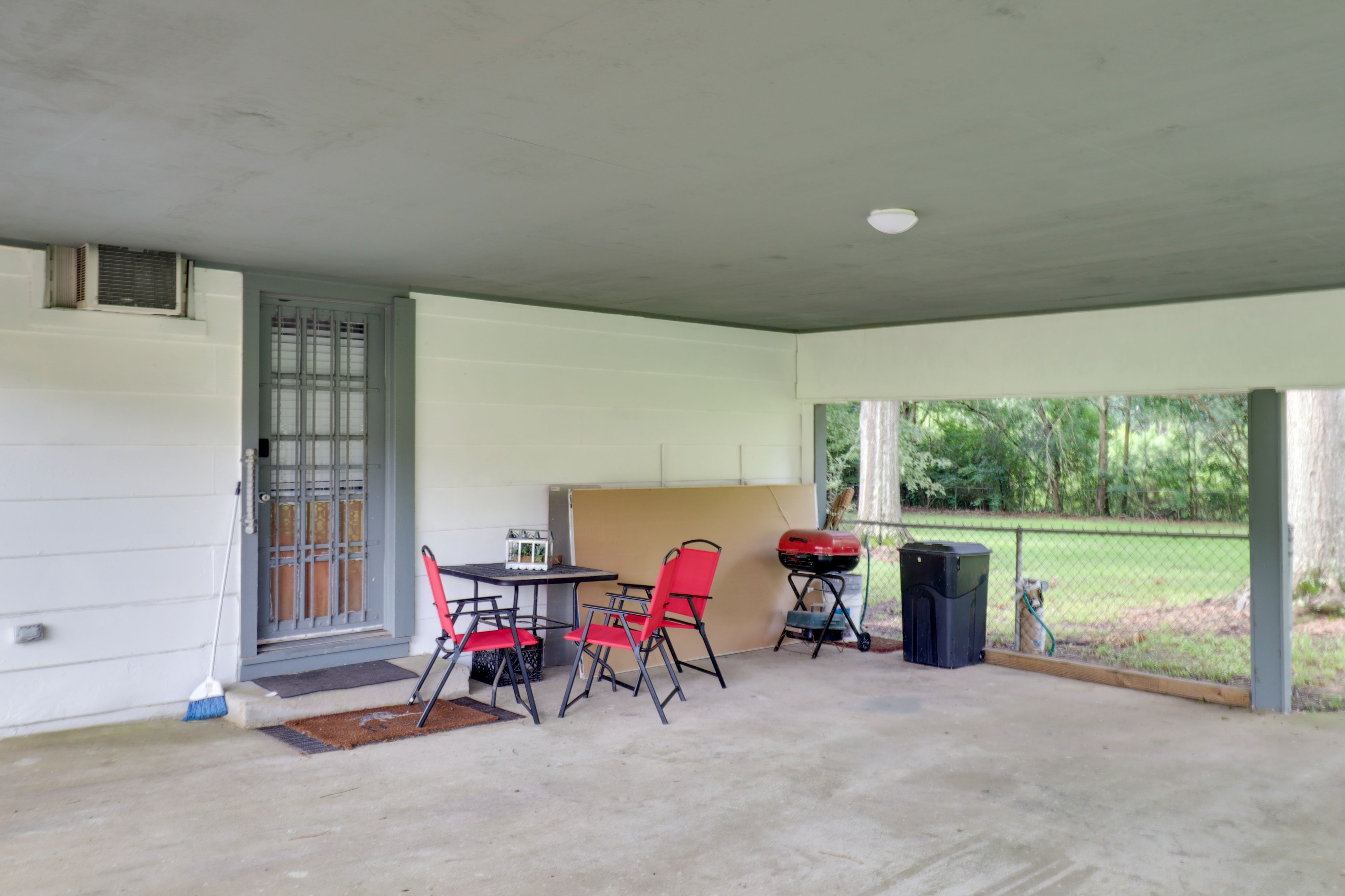 Covered Patio | Charcoal Grill