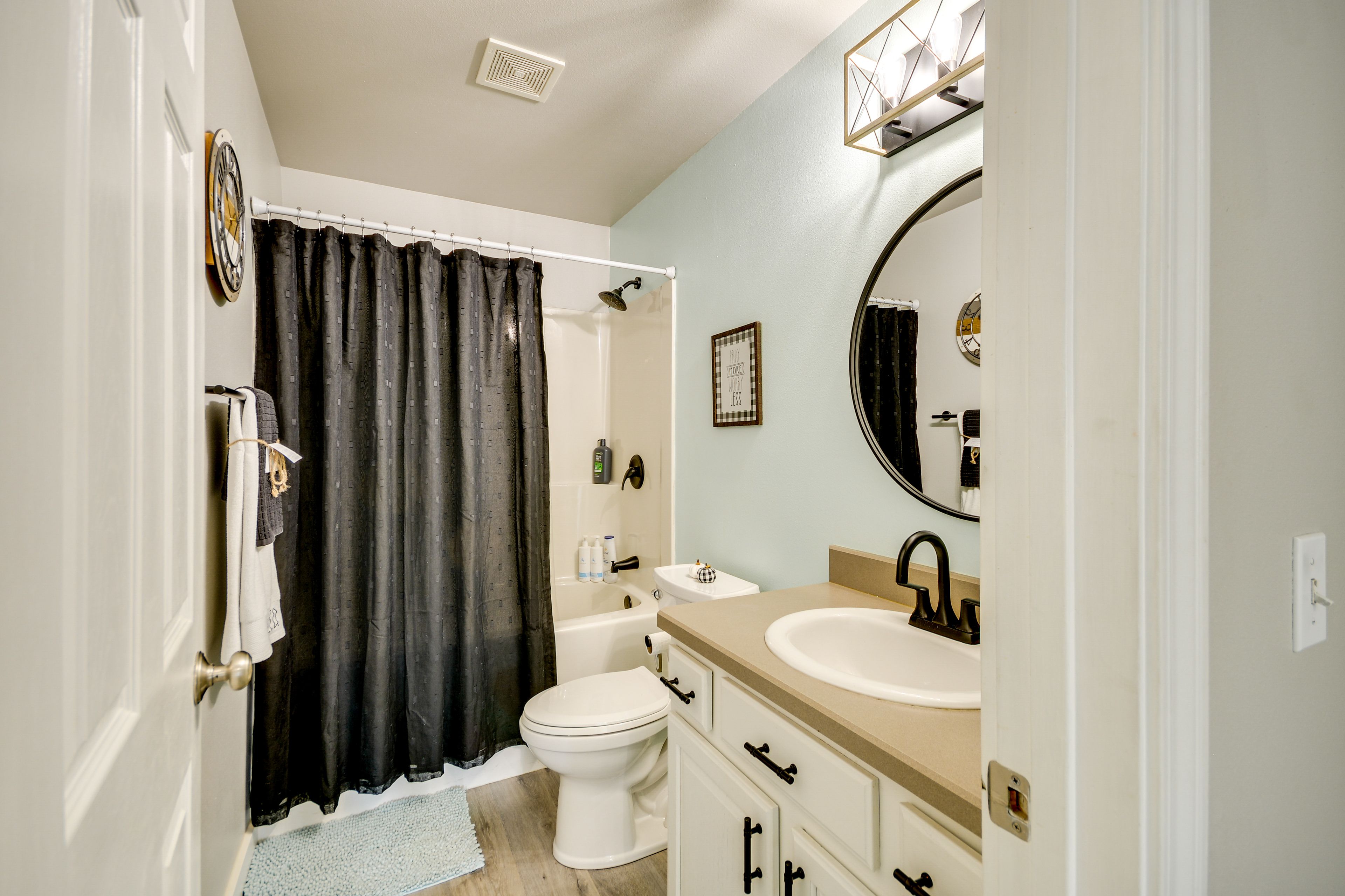 Bathroom | Towels Provided | Level 2