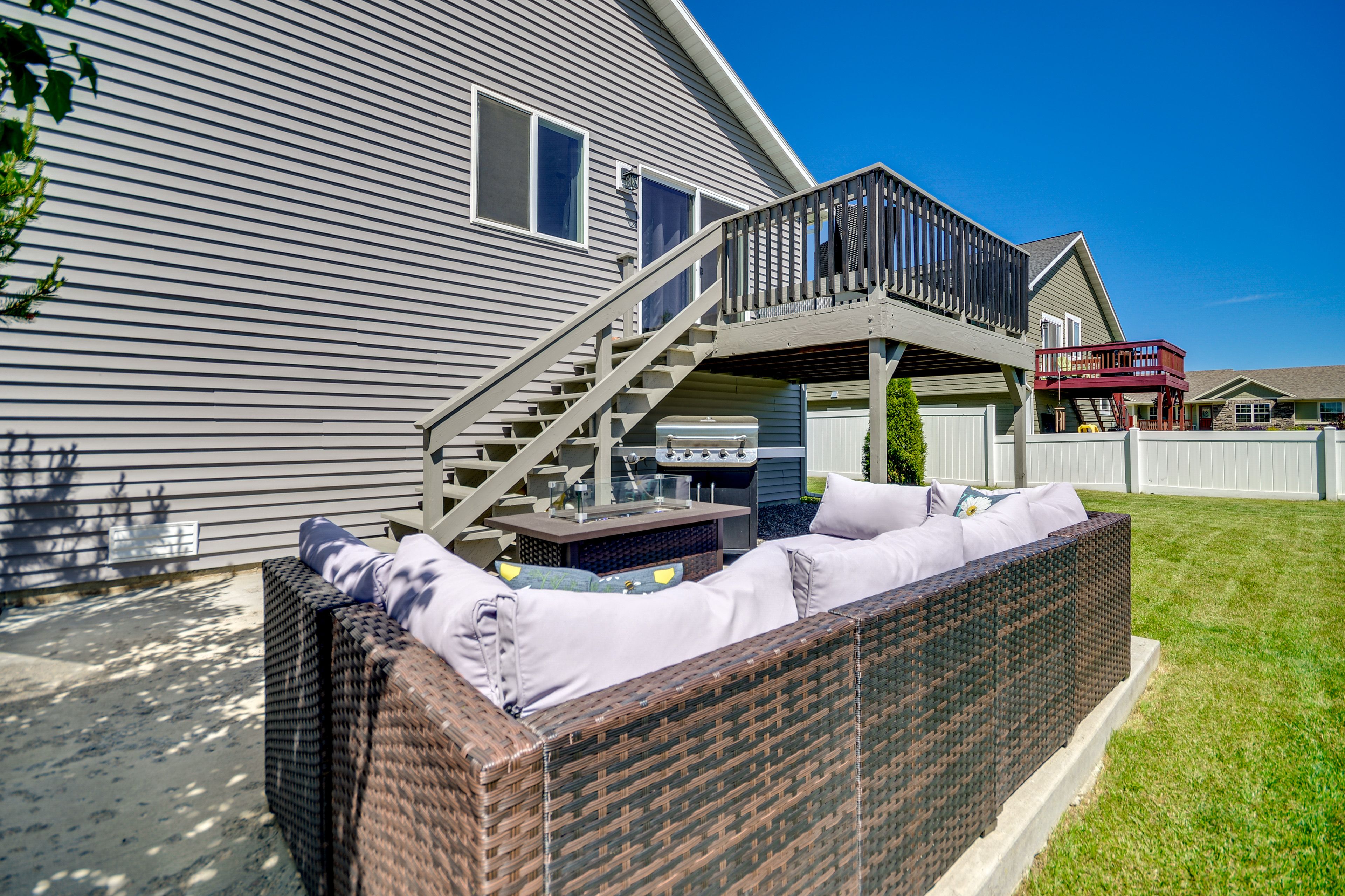 Patio | Fire Table | Gas Grill