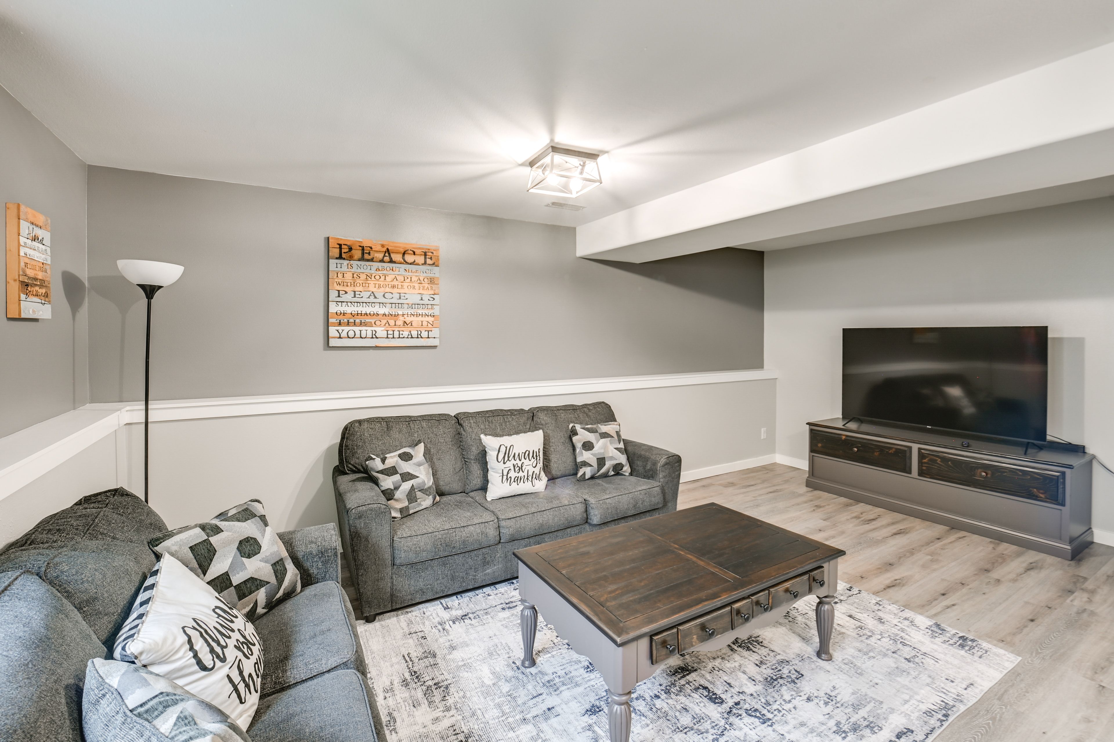 Living Room 2 | Free WiFi | Central Heating & A/C | Smart TV | Level 1