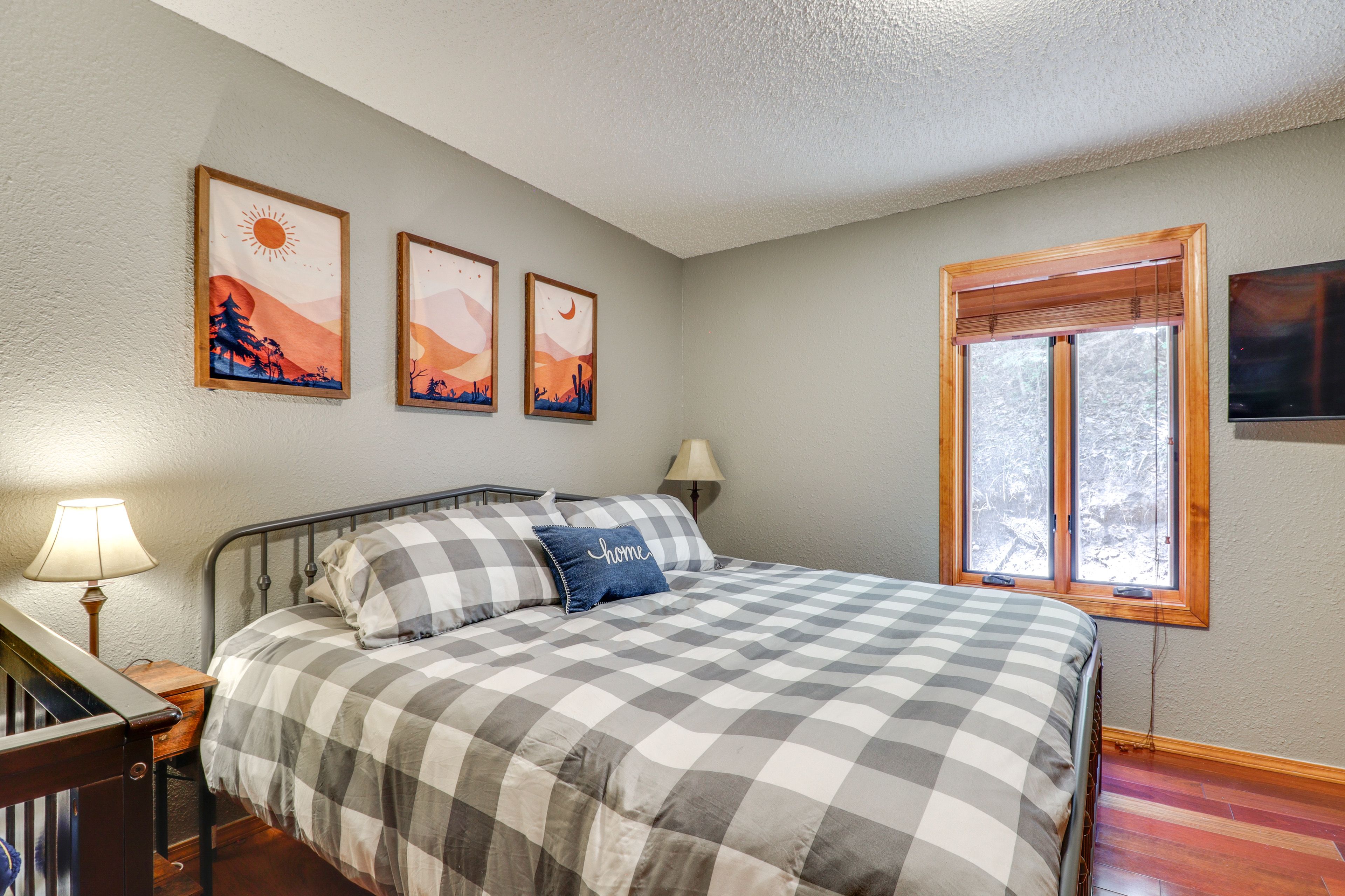 Bedroom 1 | Main Floor | Queen Bed | Crib | Linens Provided