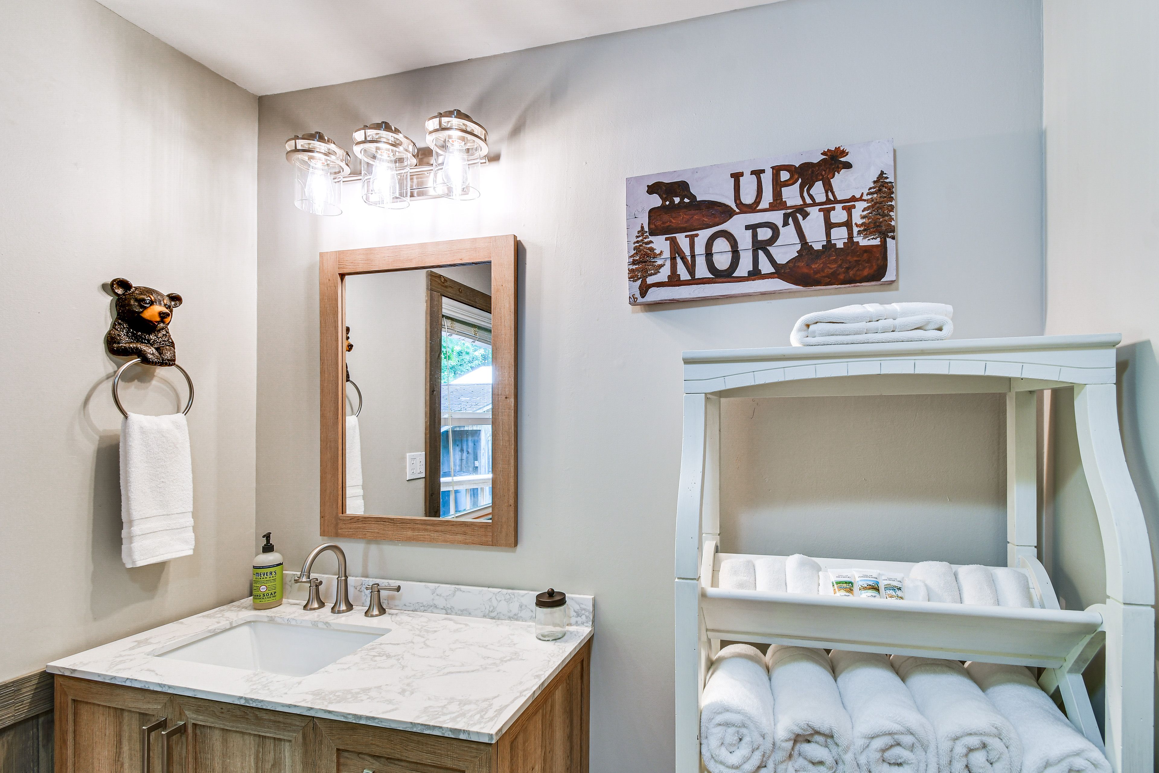 Full Bathroom | Towels Provided