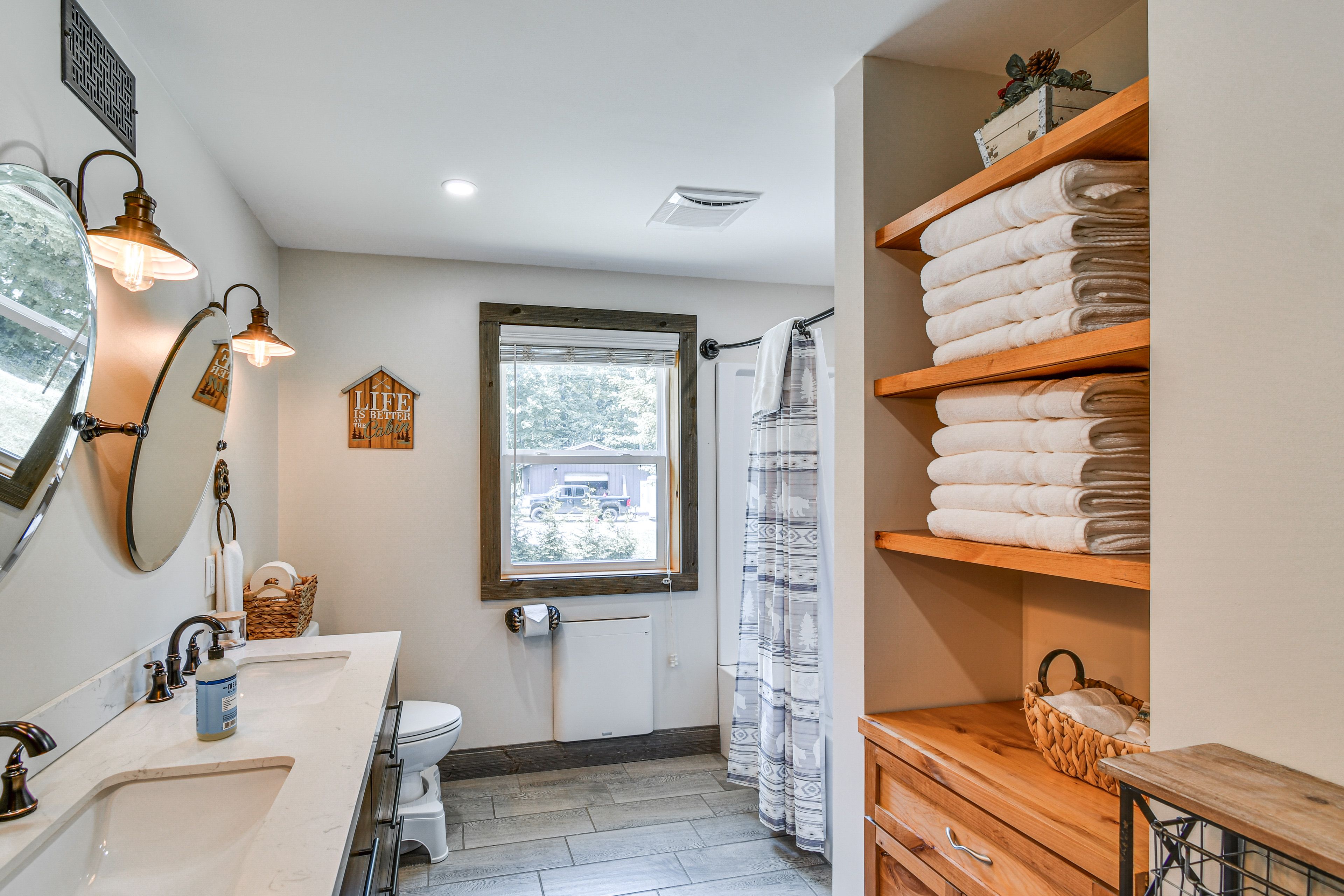 Full Bathroom | Complimentary Toiletries