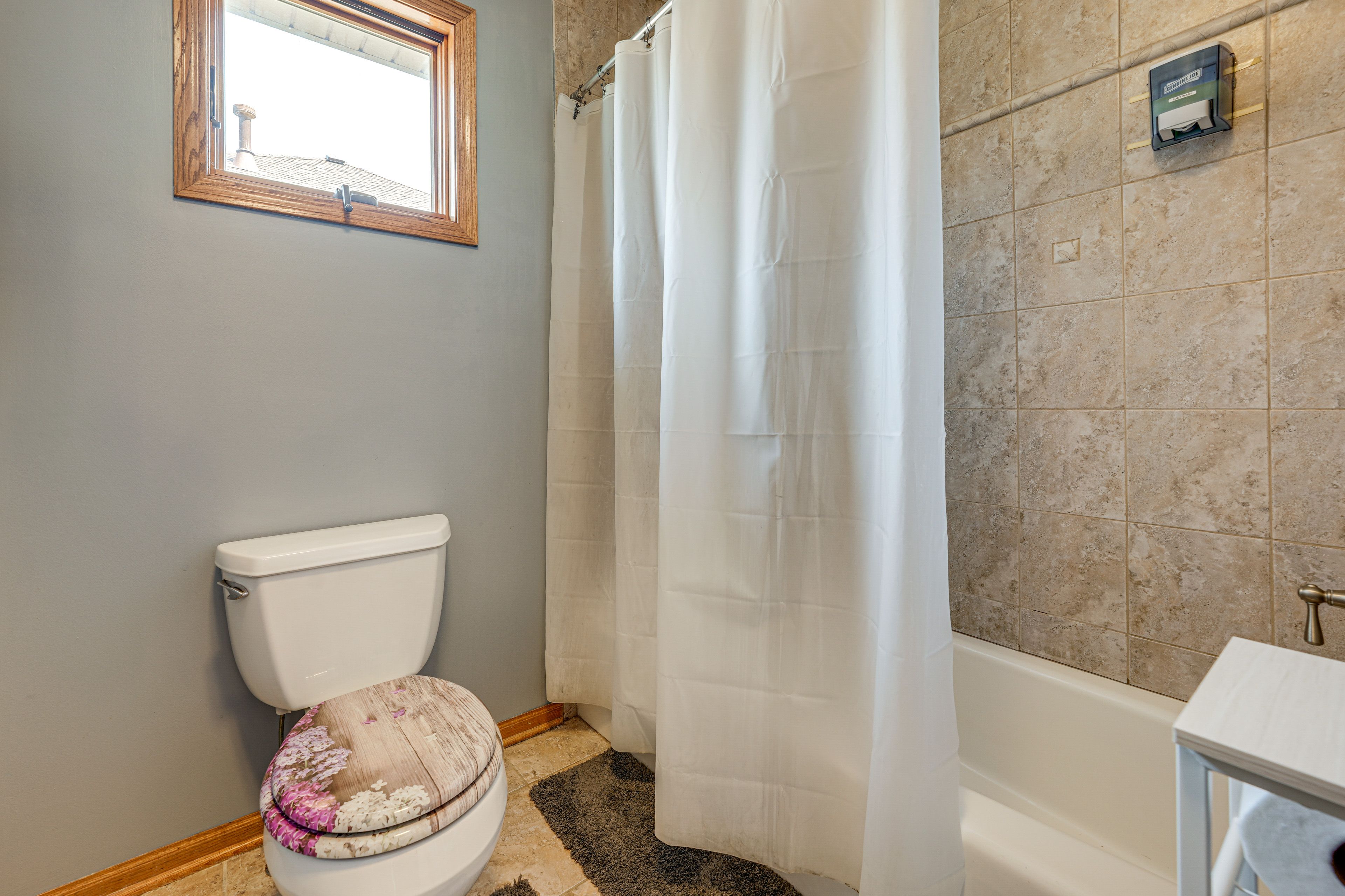 Full Bathroom | 2nd Floor