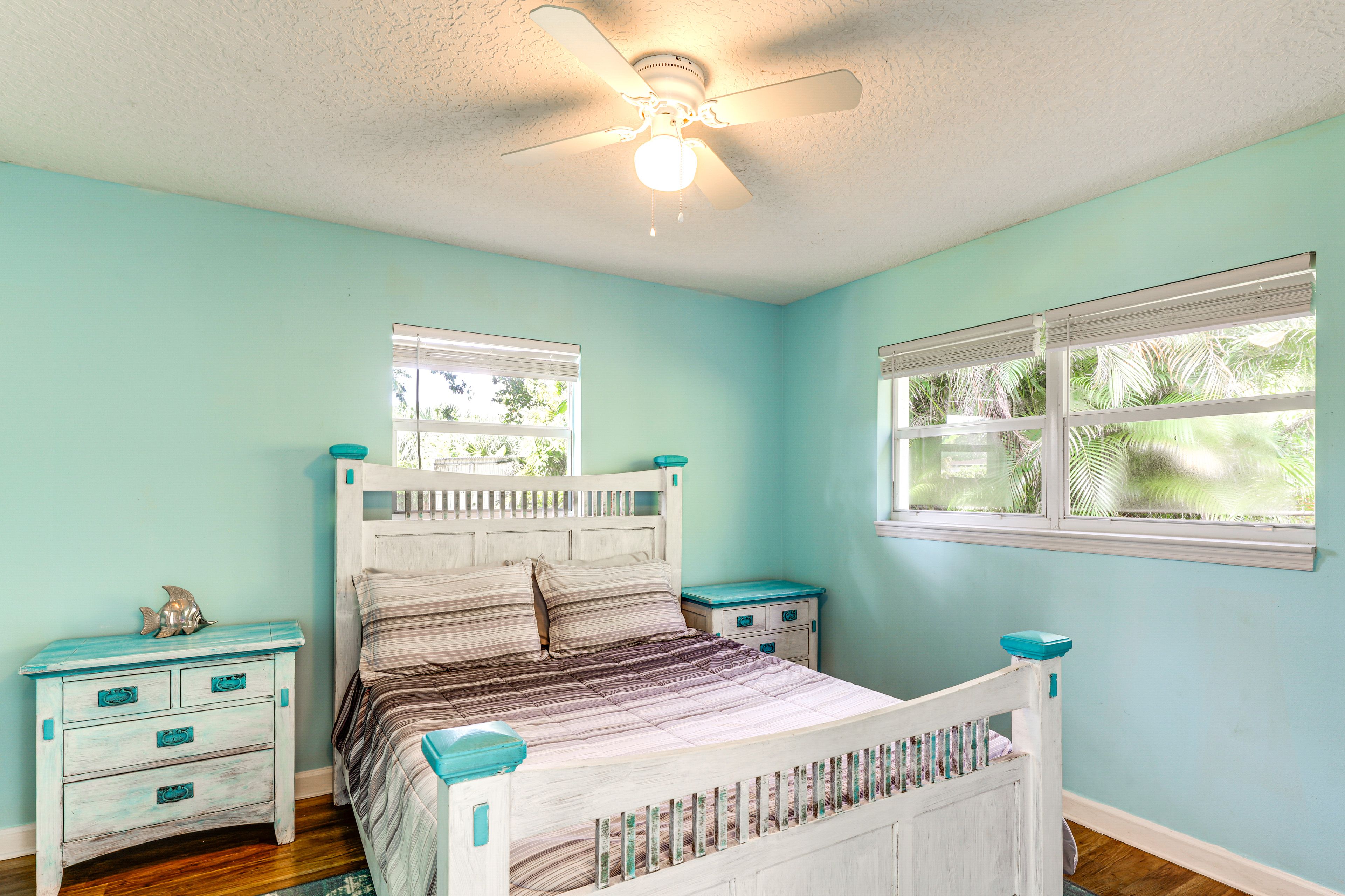 Bedroom 2 | Queen Bed
