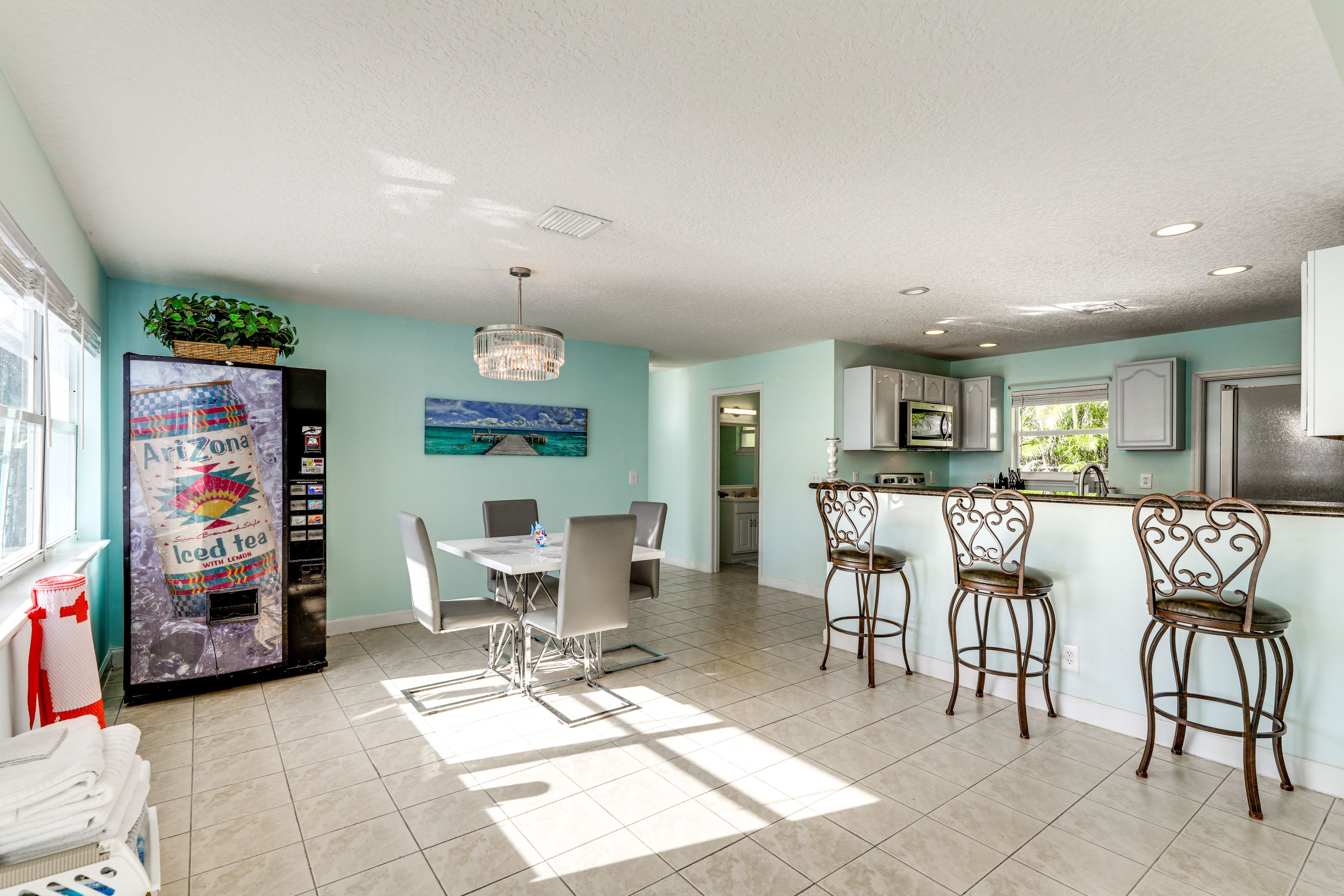 Dining Area | Dishware/Flatware | Soda Machine