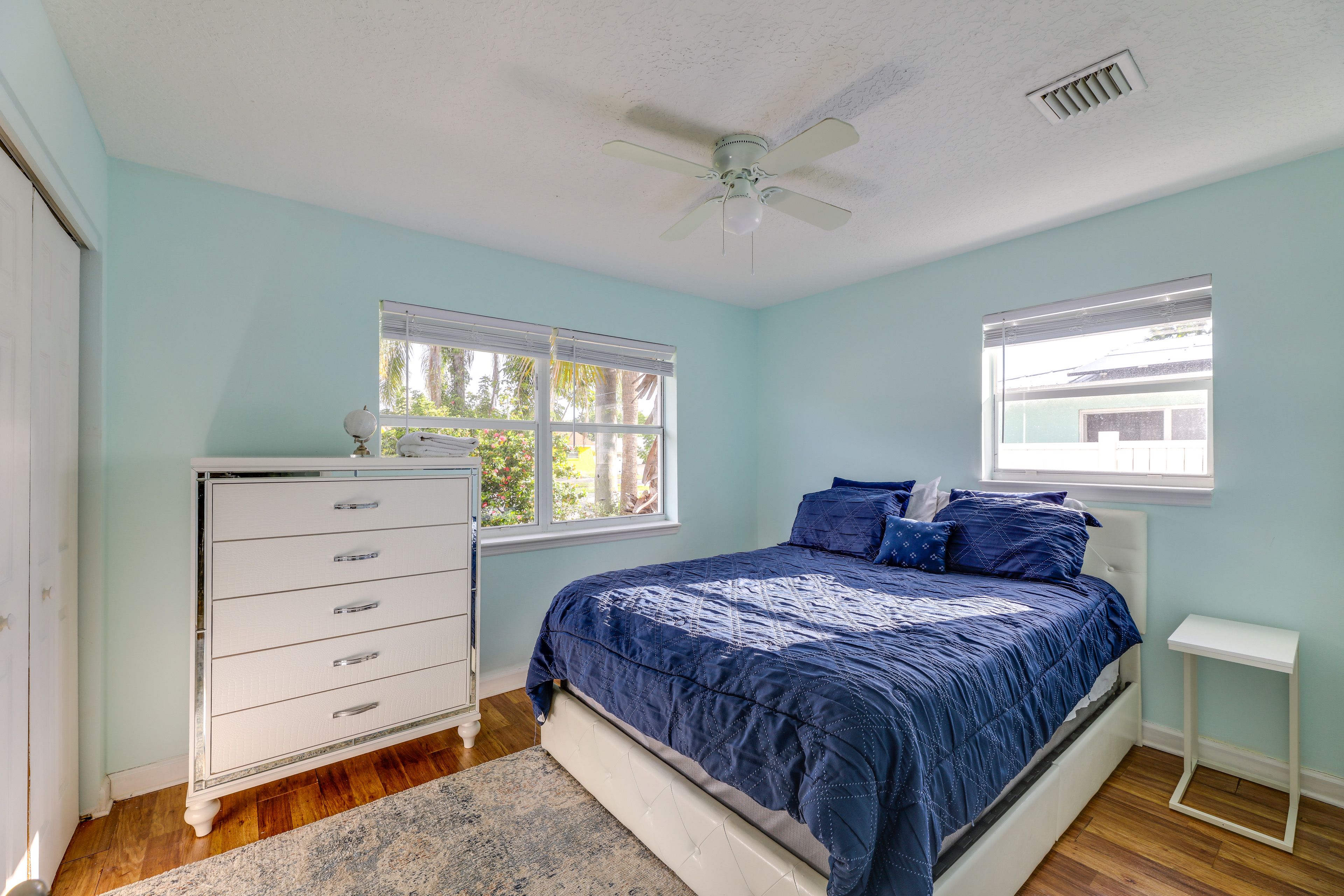 Bedroom 4 | Queen Bed