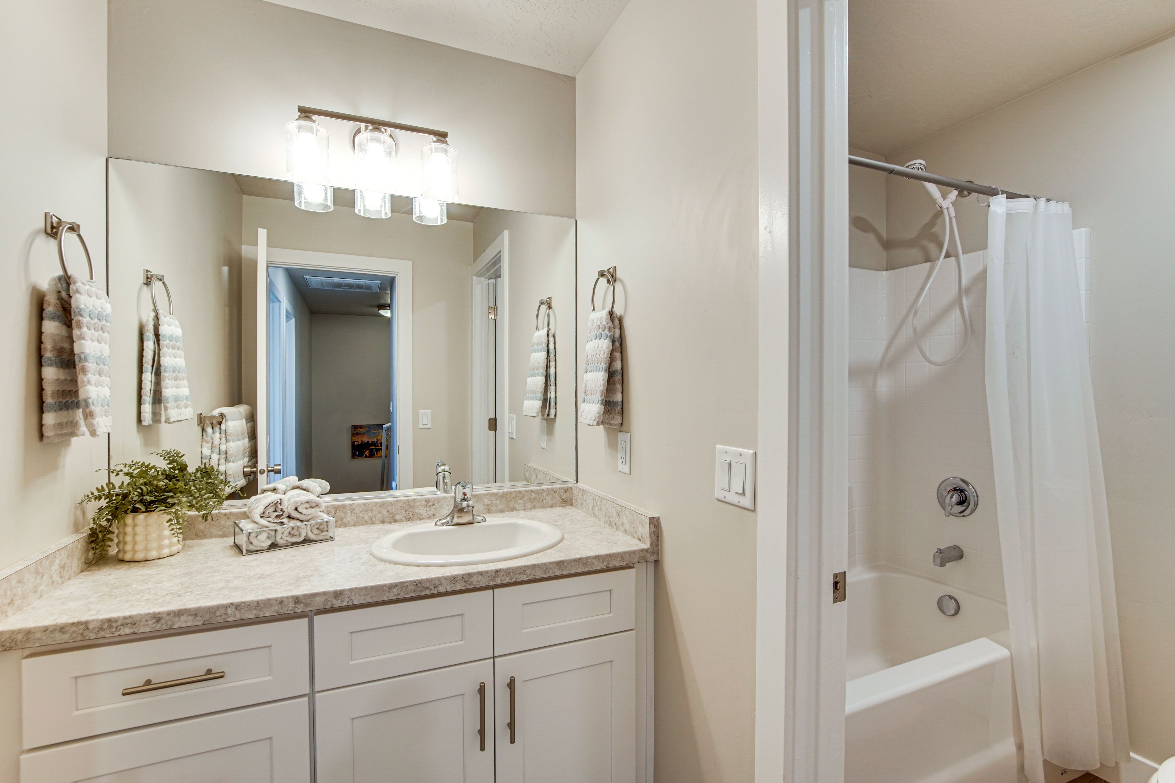 Full Bathroom | 2nd Floor