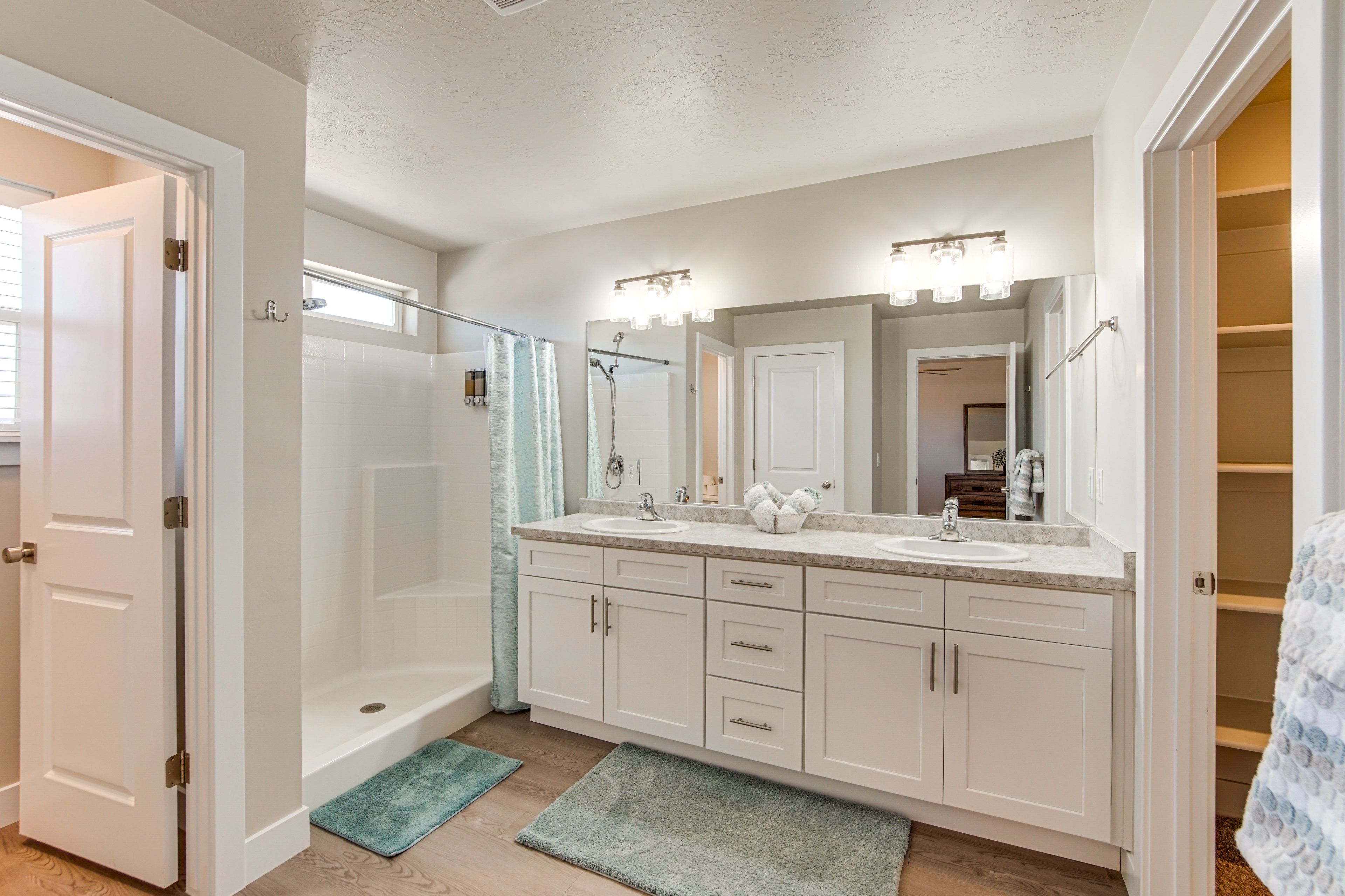 Full Bathroom | 2nd Floor