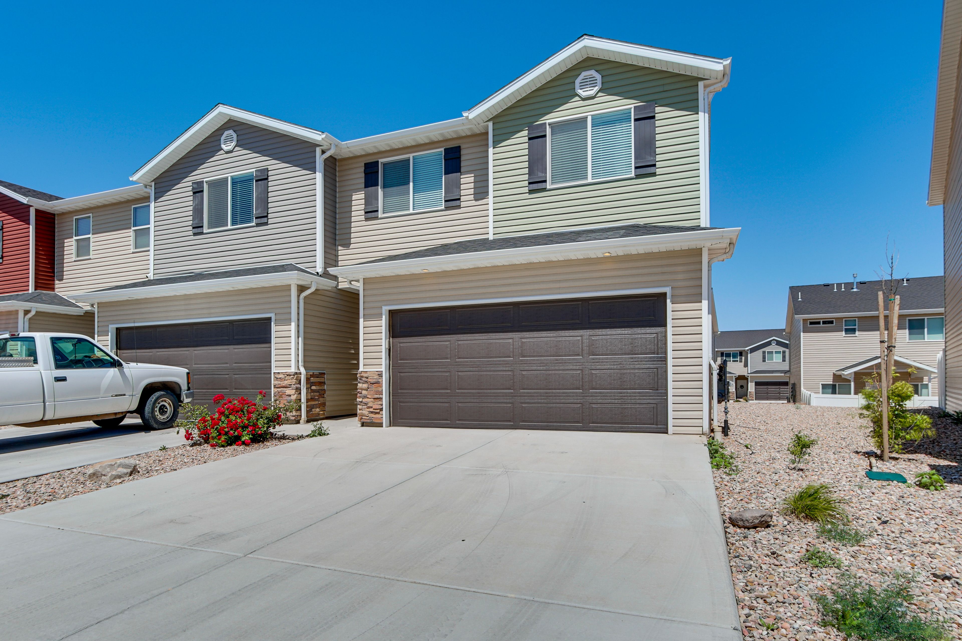 Parking | Garage (2 Vehicles) | Driveway (2 Vehicles)