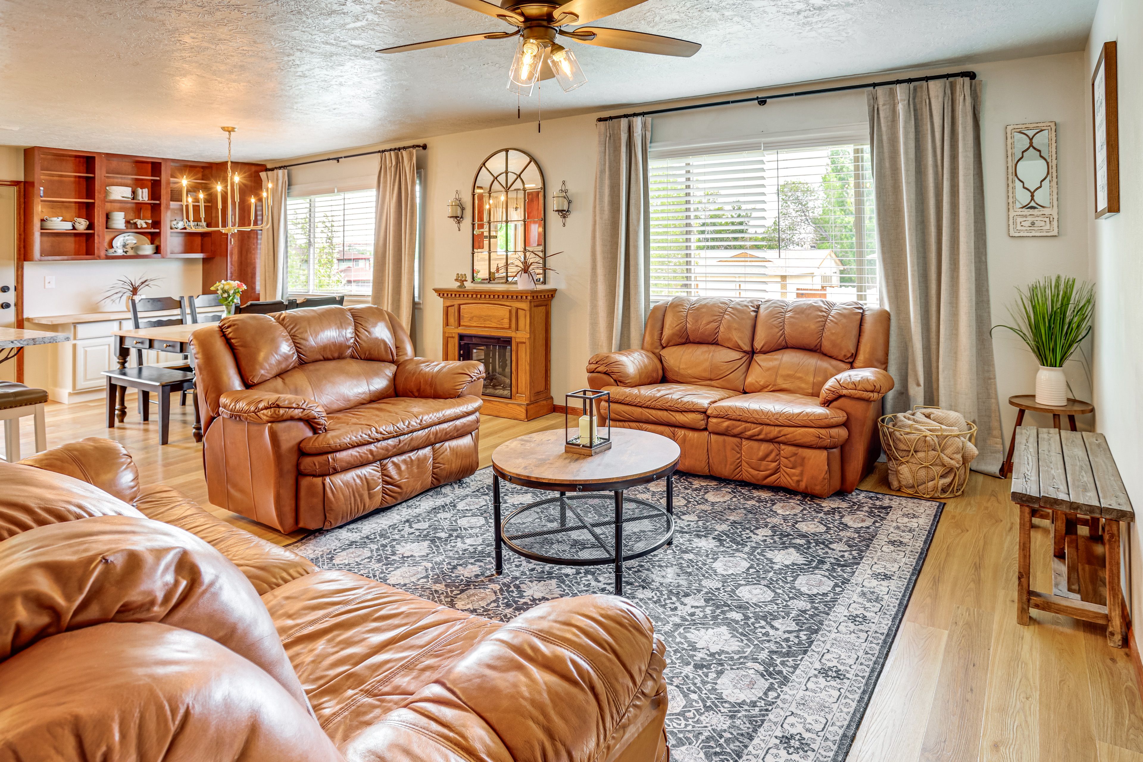 Living Room | Queen Sleeper Sofa | Free WiFi | Central Heating | Main Floor