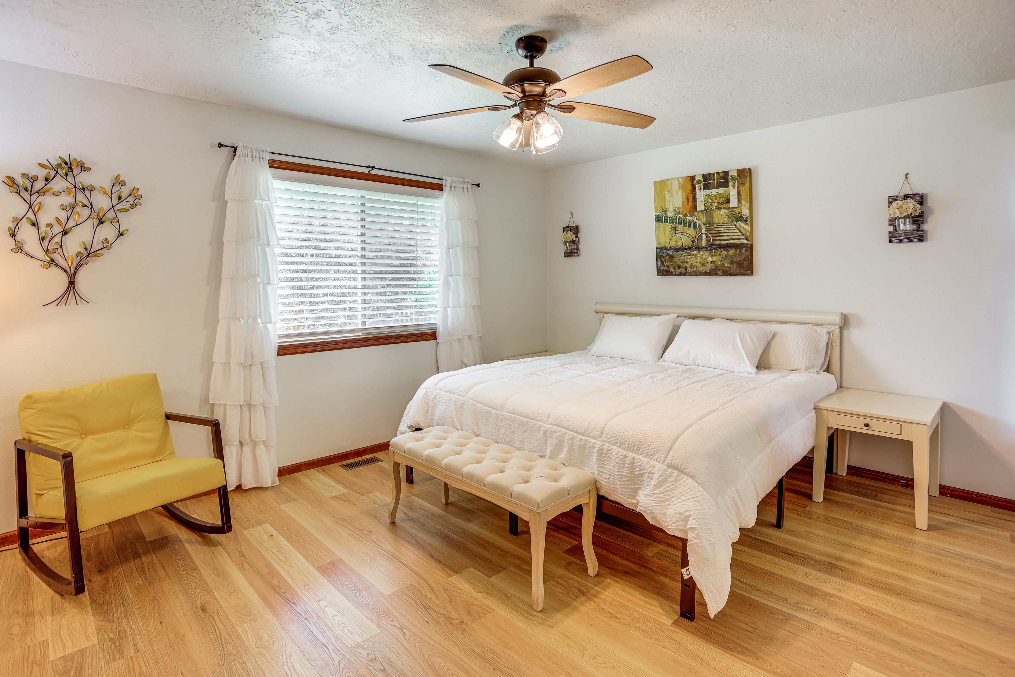 Bedroom 1 | King Bed | Linens Provided | Main Floor