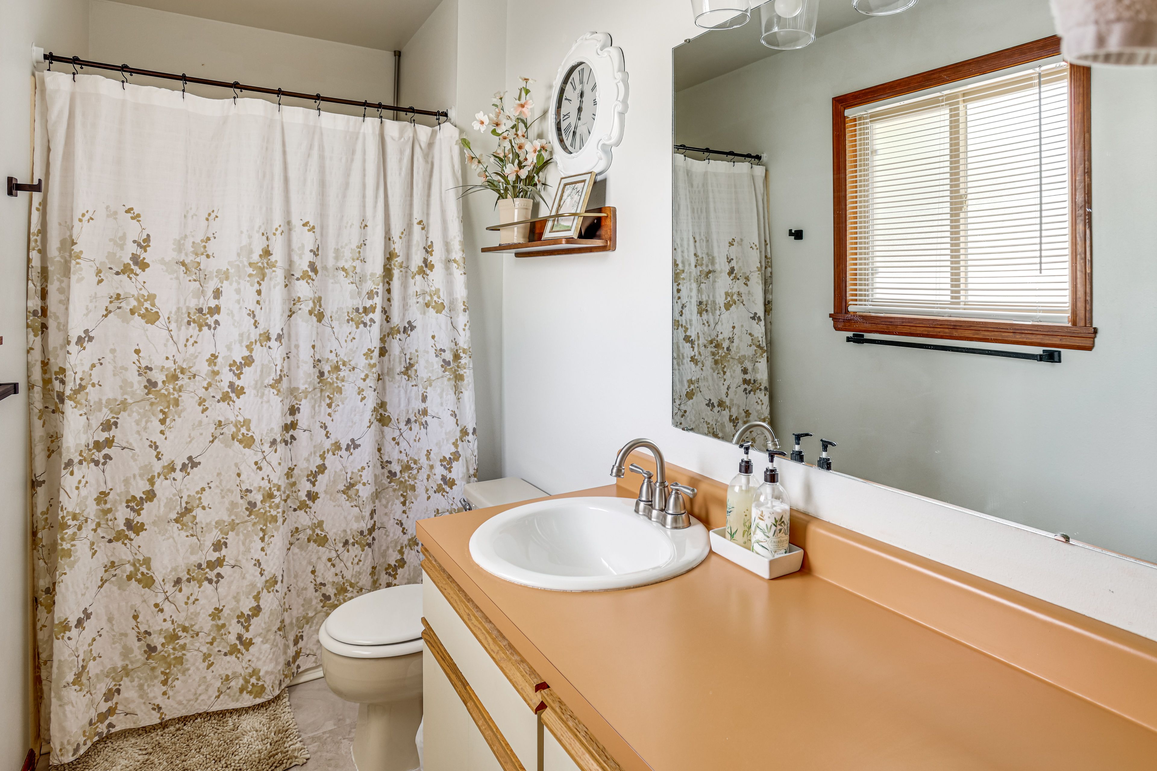 Bathroom | Towels Provided | Main Floor