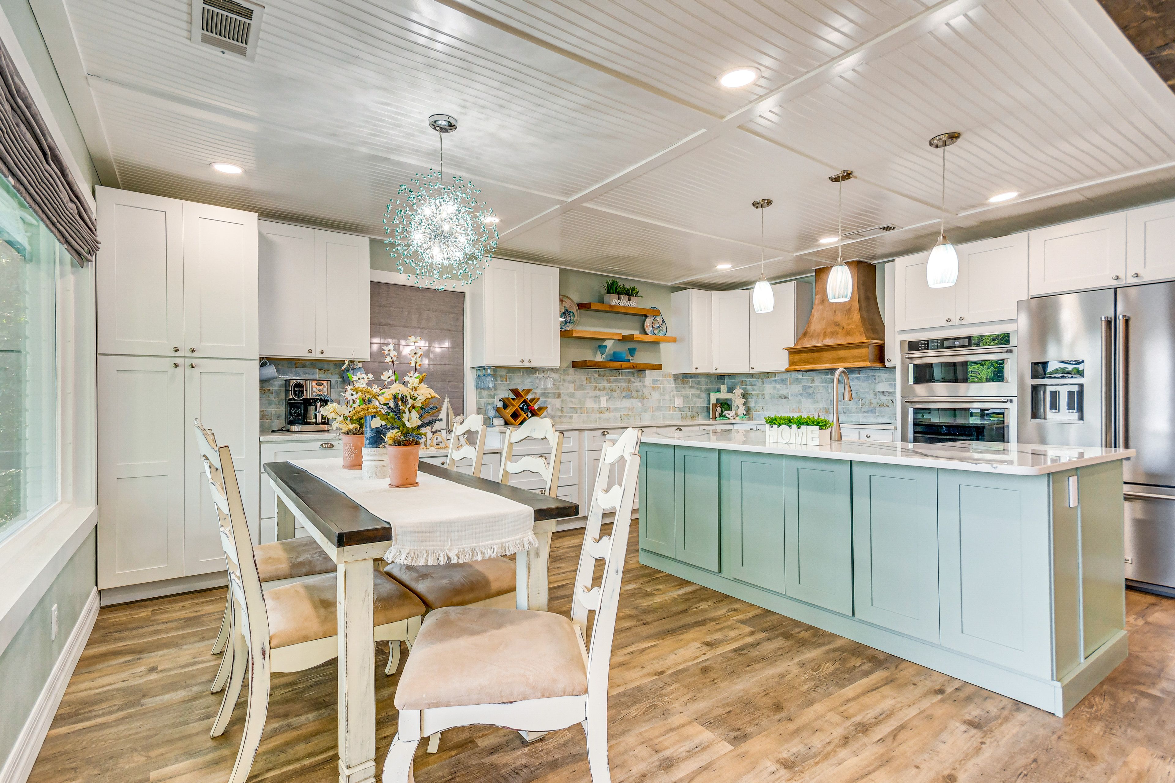Dining Area | Upper Level | Dishware/Flatware | Free WiFi