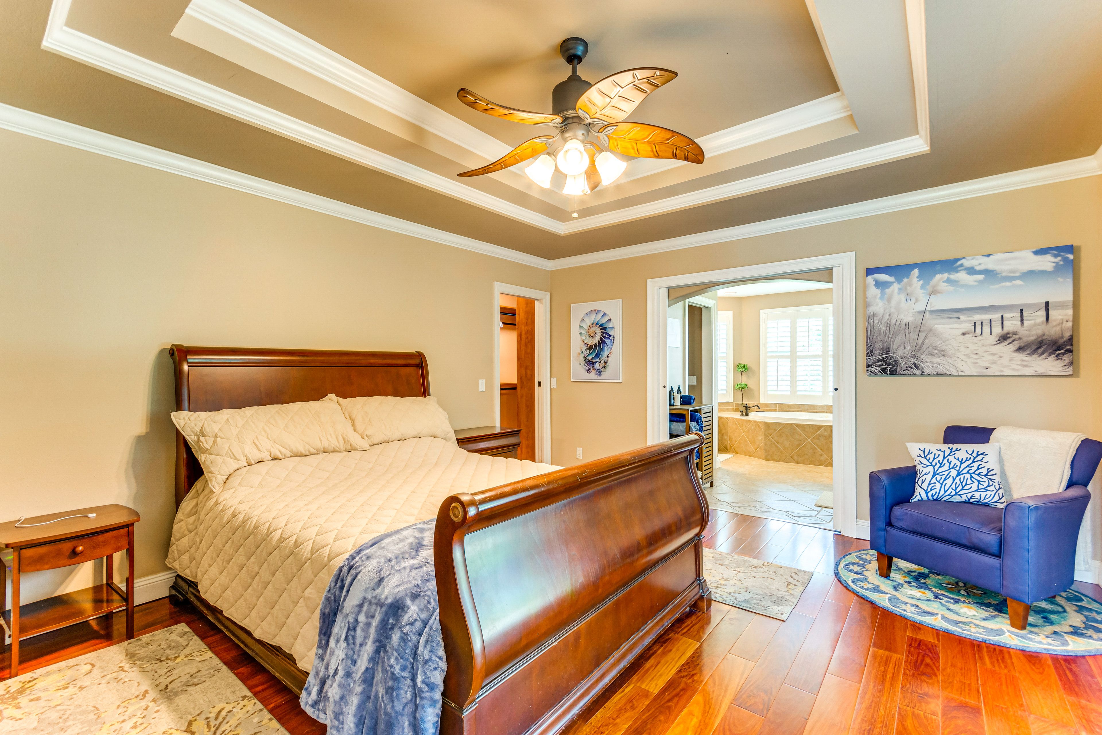 Bedroom 1 | 1st Floor | Queen Bed | Linens Provided