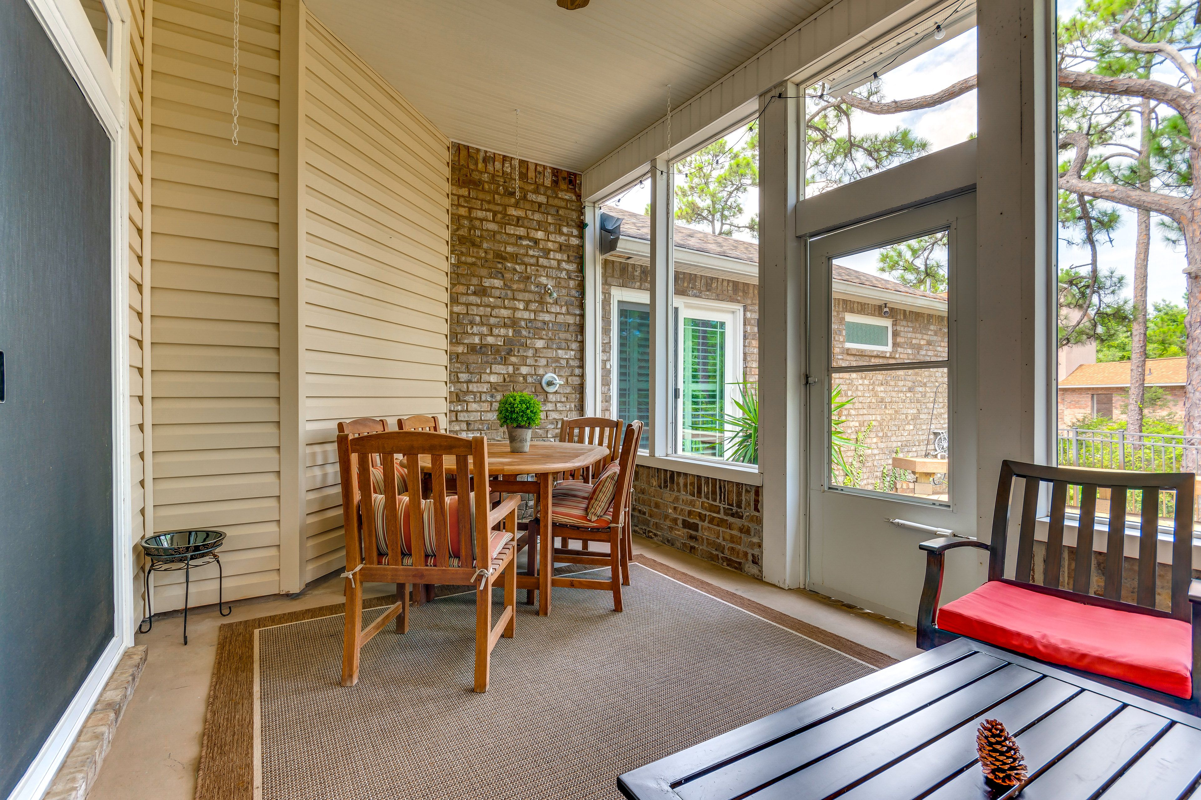 Screened Porch | Outdoor Dining