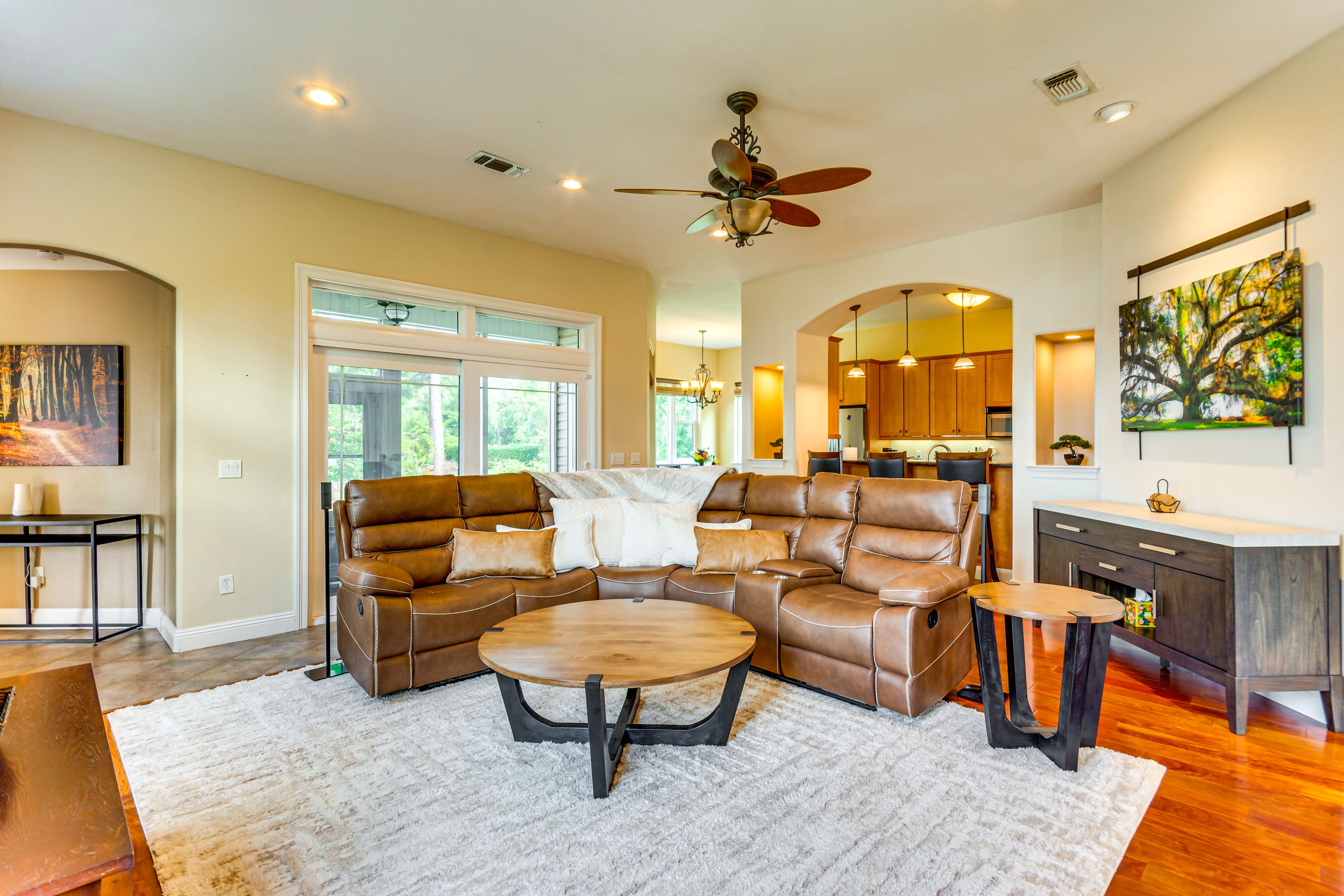 Living Room | 1st Floor | Smart TV | Free WiFi