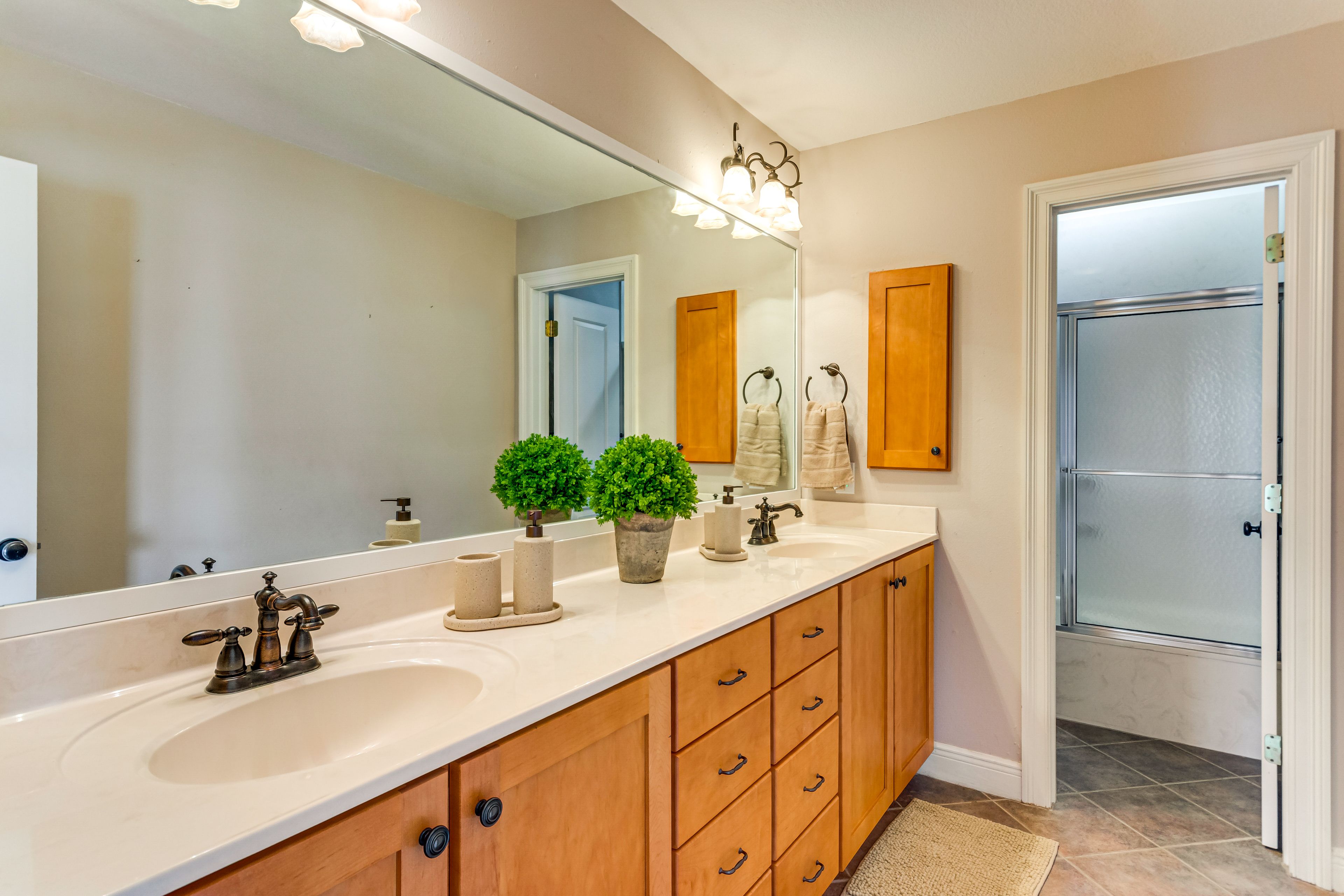 Full Bathroom | 2nd Floor