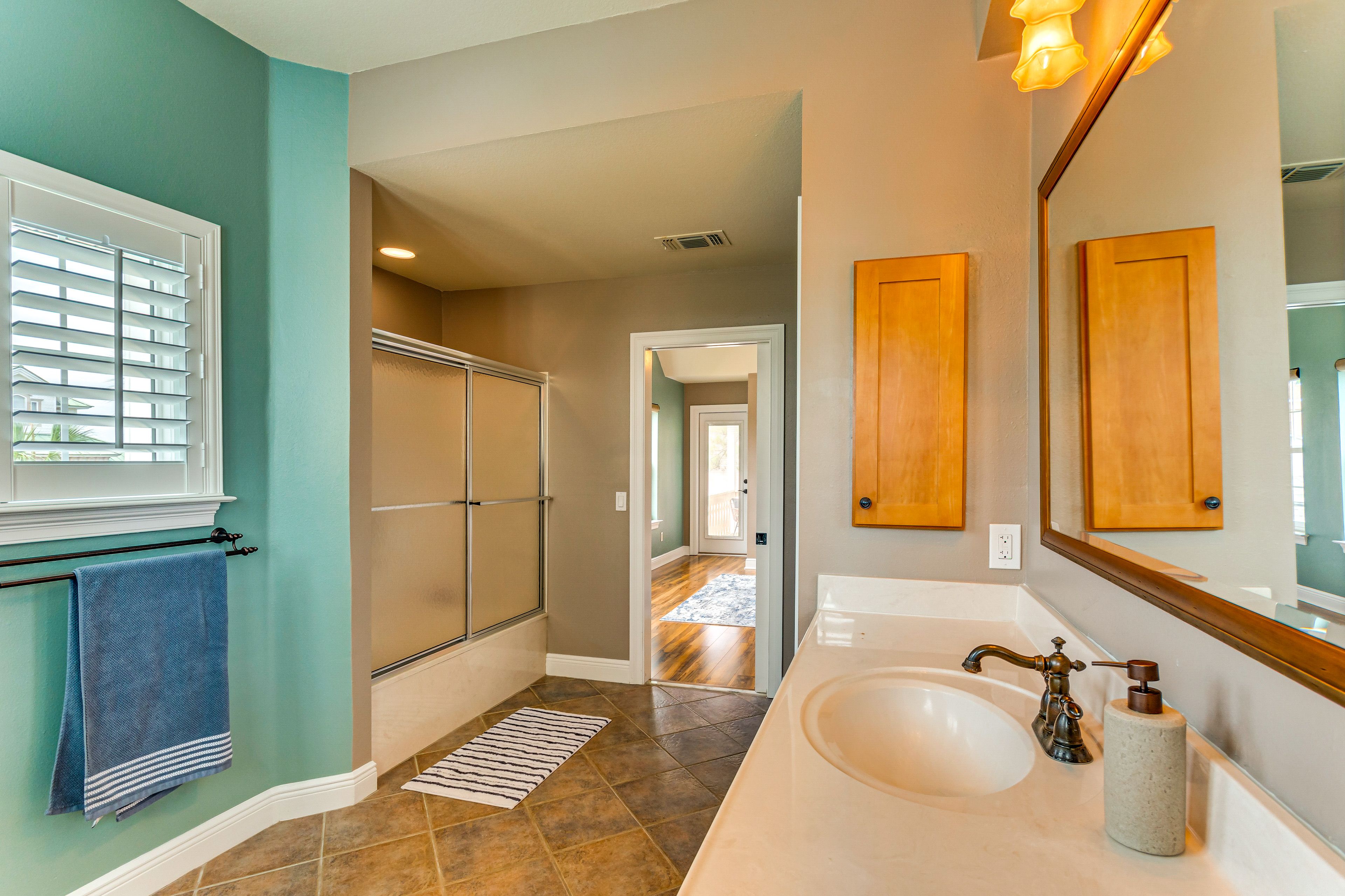 En-Suite Bathroom | 2nd Floor | Complimentary Toiletries | Hair Dryer