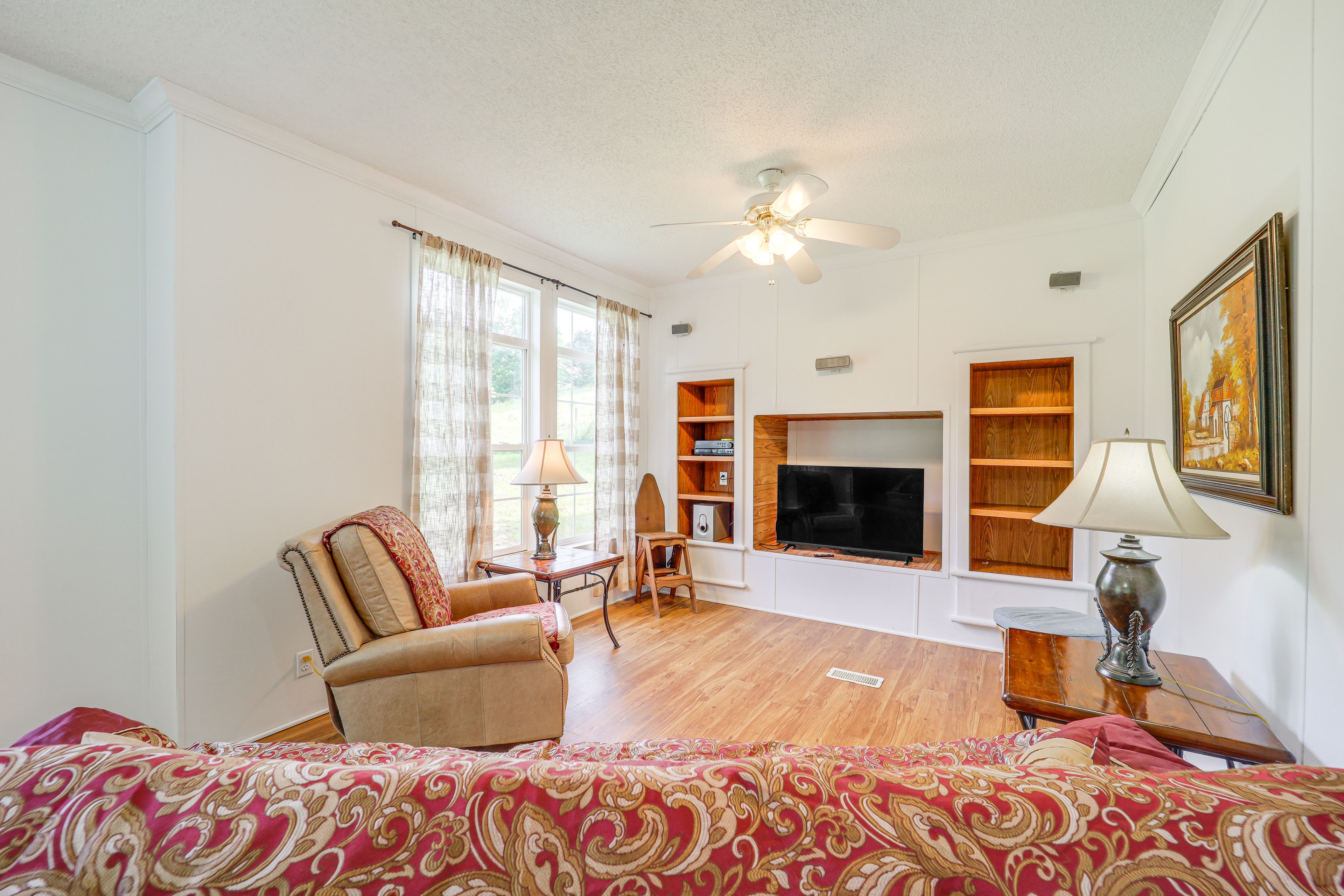Living Room 2 | Smart TV | Free WiFi