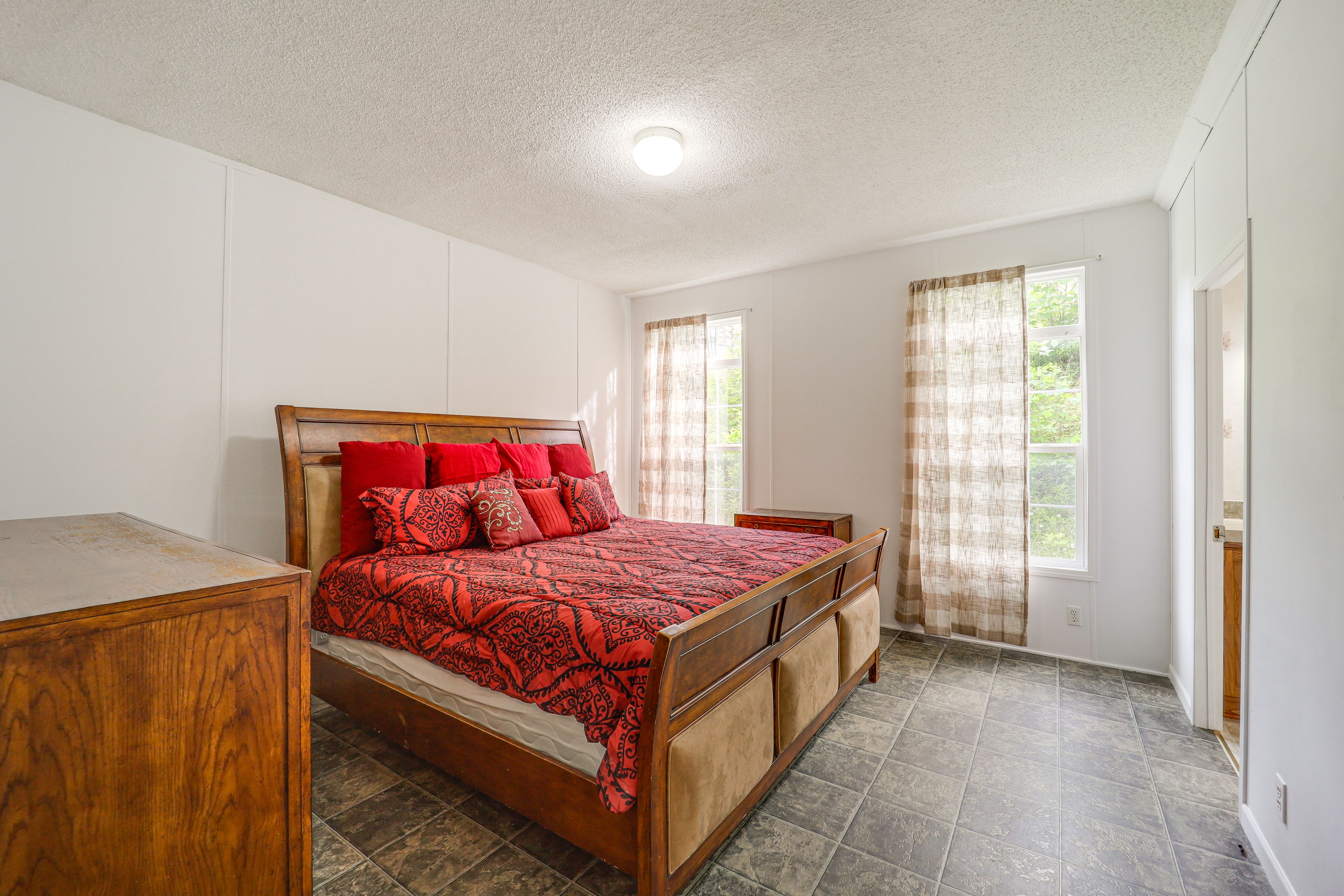 Bedroom 1 | King Bed | En-Suite Bathroom