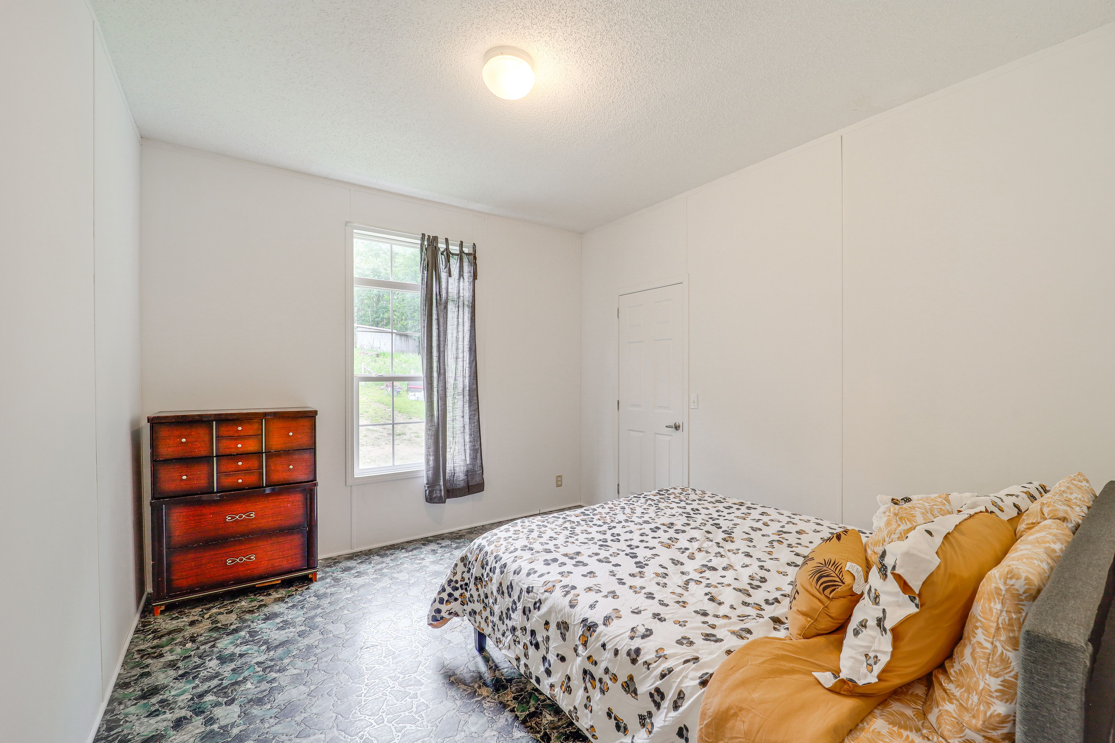 Bedroom 3 | Queen Bed