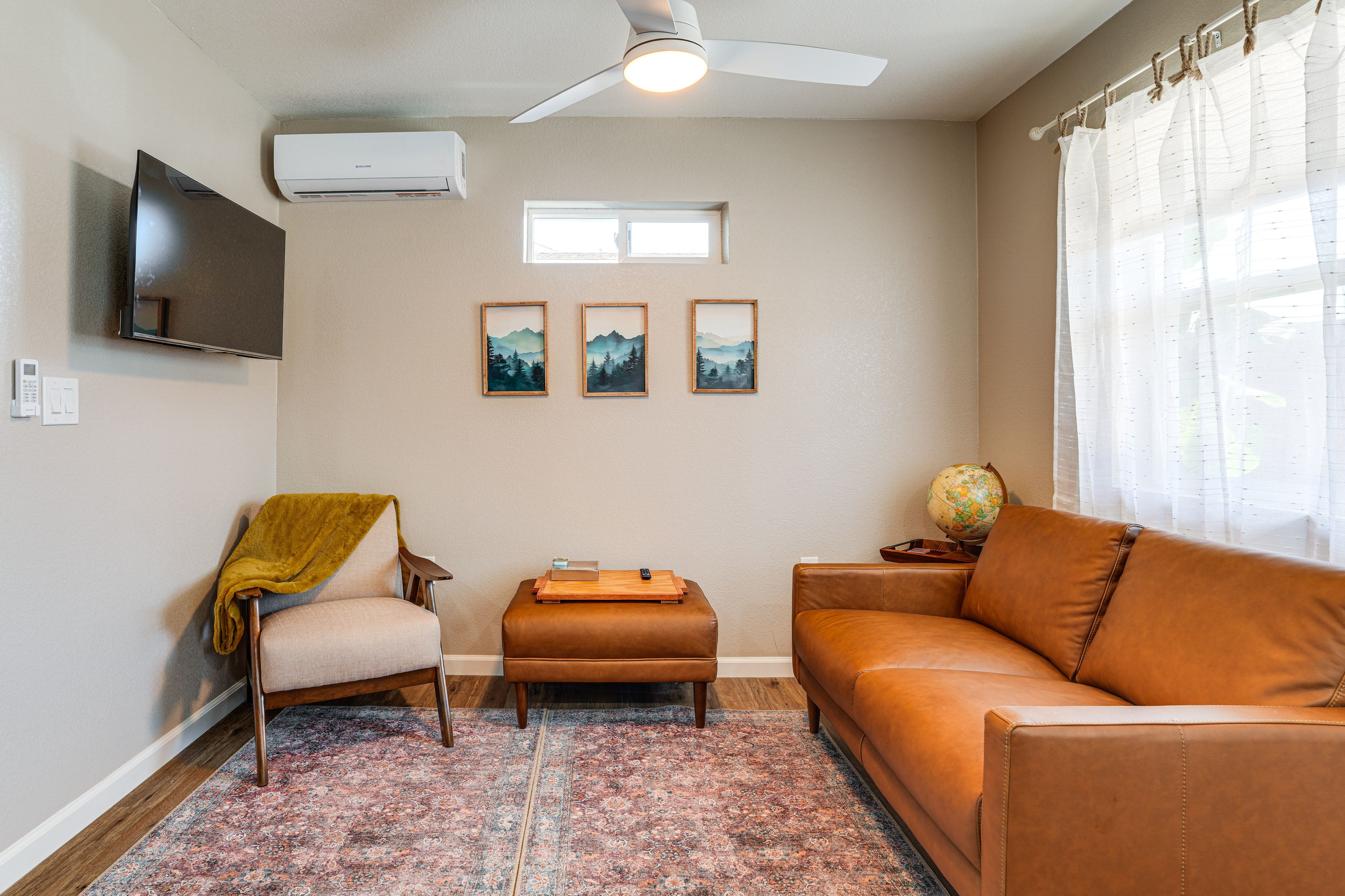 Living Room | Free WiFi | Smart TV