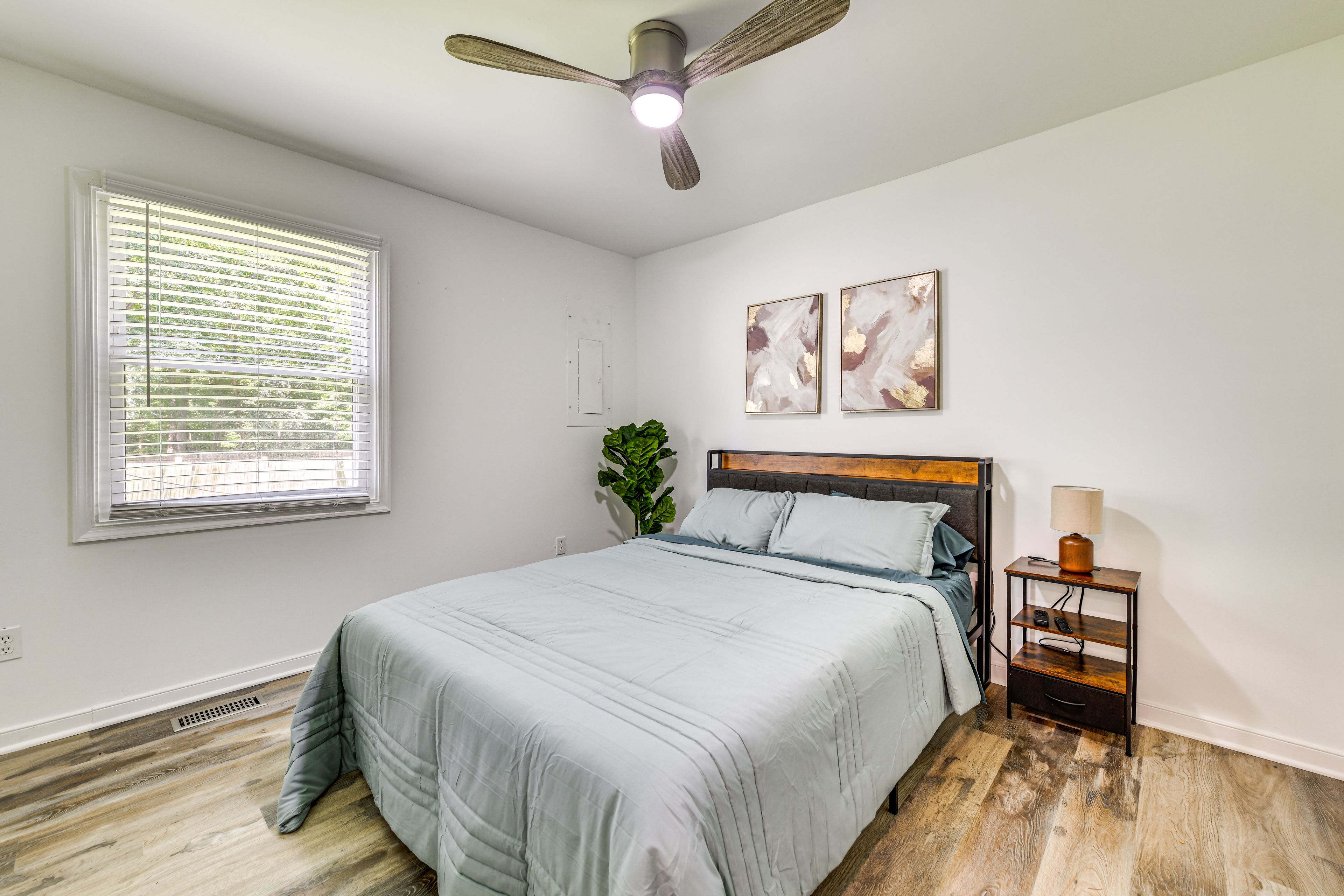 Bedroom 3 | Queen Bed | 1st Floor | Smart TV