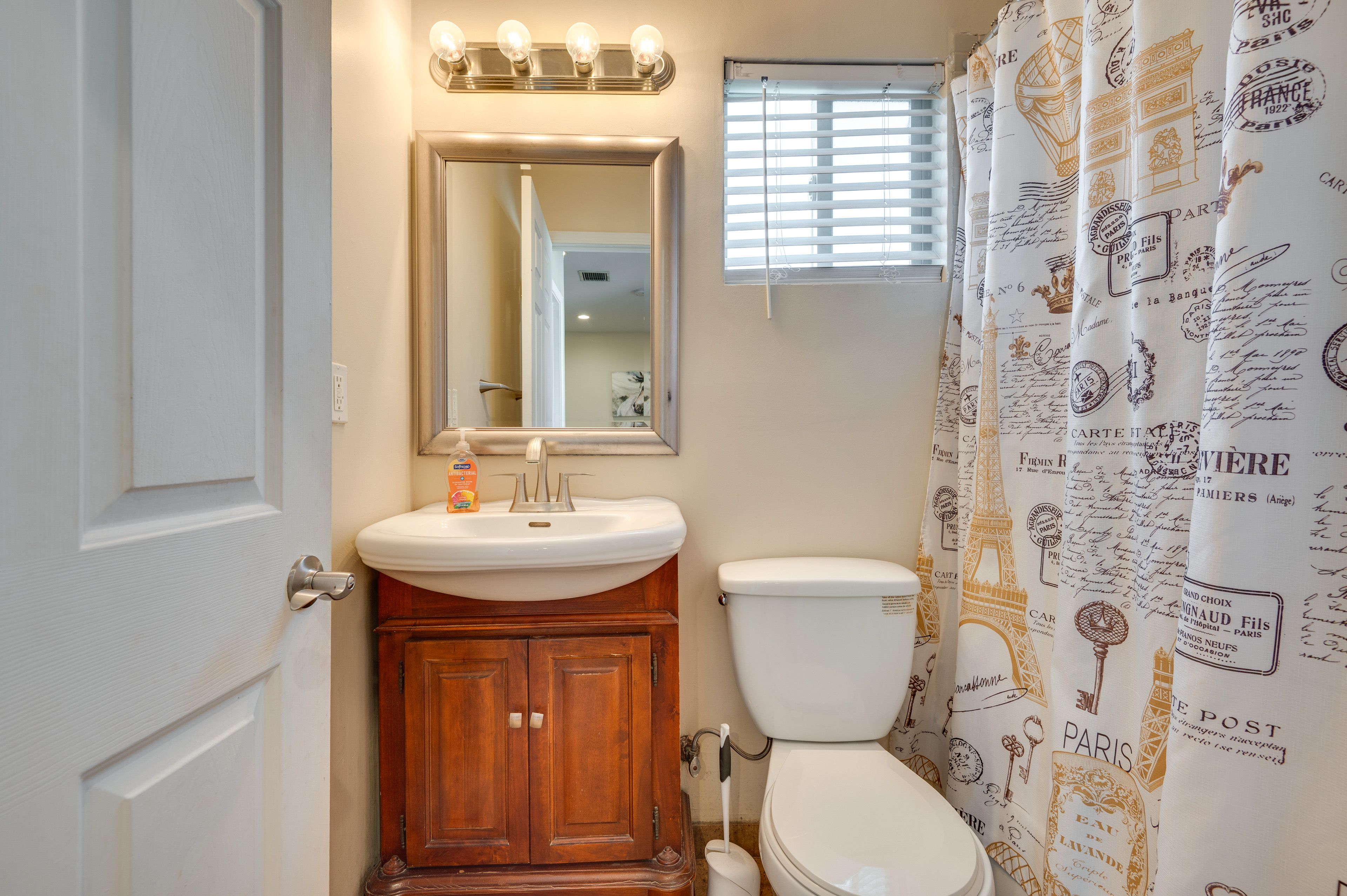 Full Bathroom